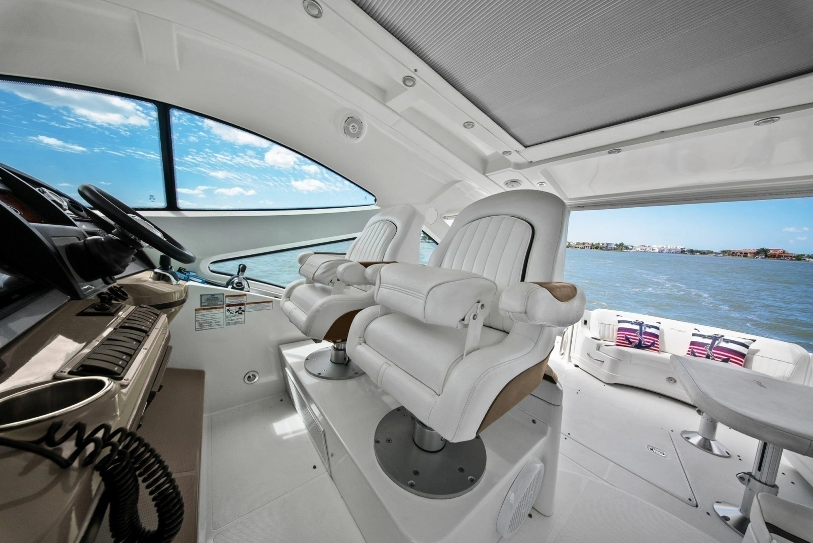 2012 Cruisers Yachts 540 Coupe - Image 8