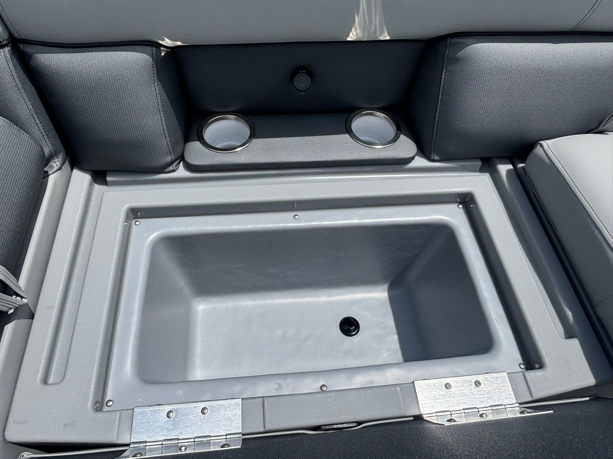 2027 Bentley Pontoons 223 LEGACY QSB - 31