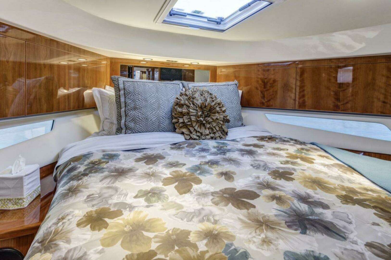 2016 Riviera 5000 Sport Yacht - Image 20