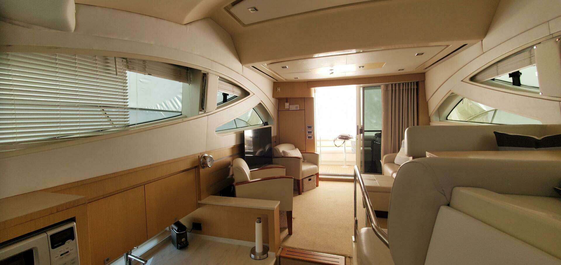 2012 Sea Ray 450 Sedan Bridge - Image 12
