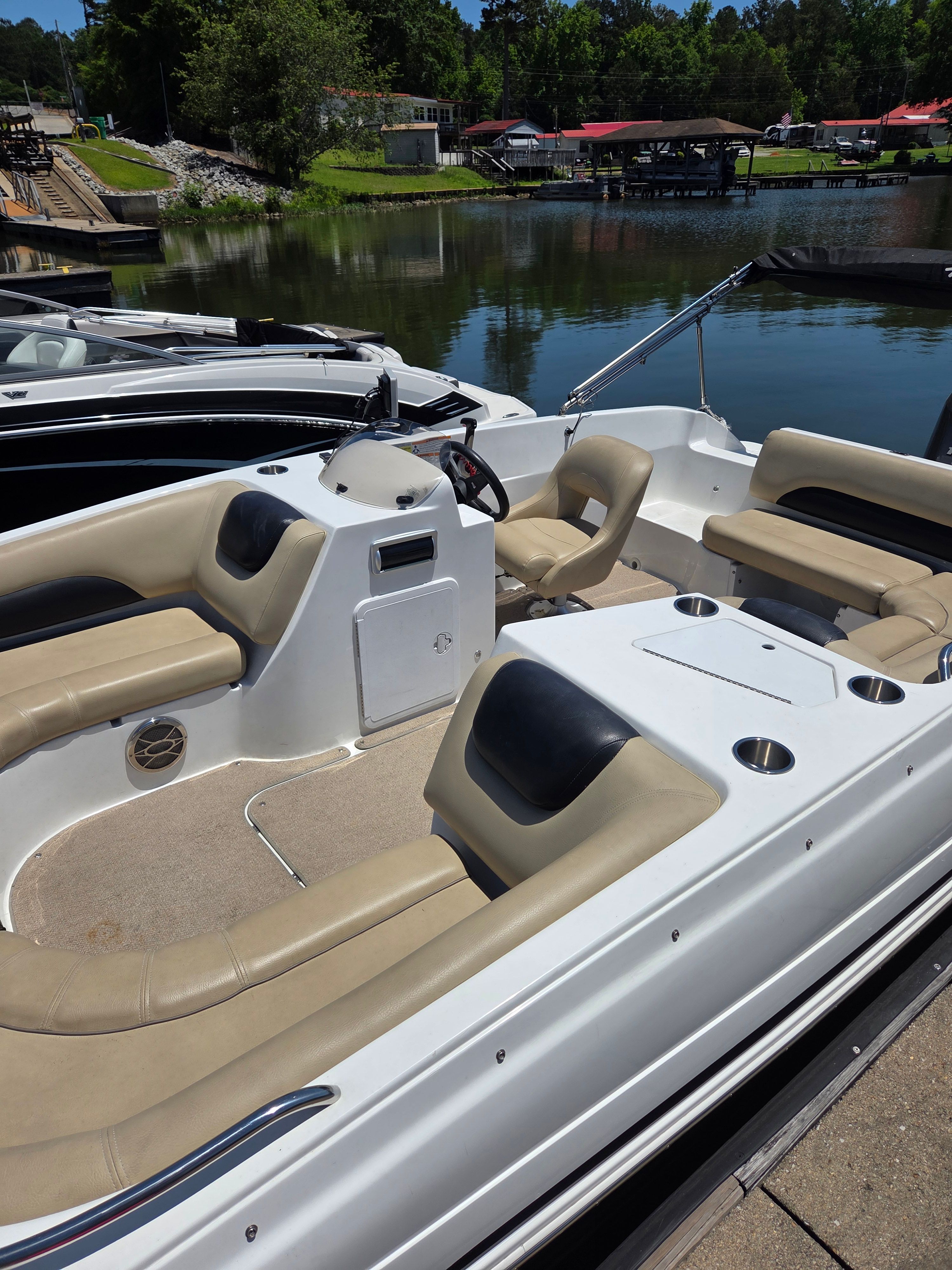 2016 Hurricane SunDeck 188 OB - 7