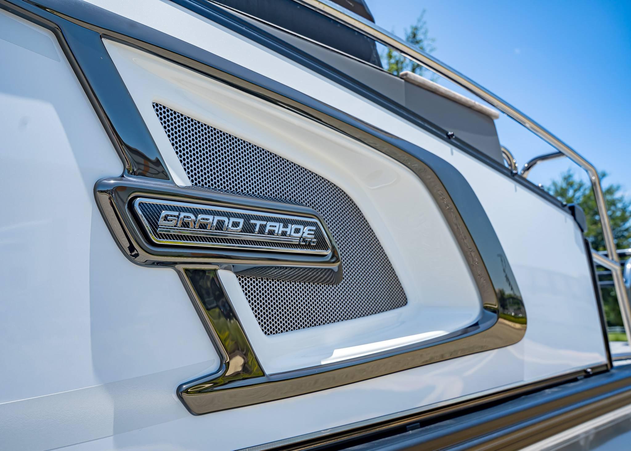 2025 Tahoe Pontoon Grand Tahoe LTD Elite Windshield - 4
