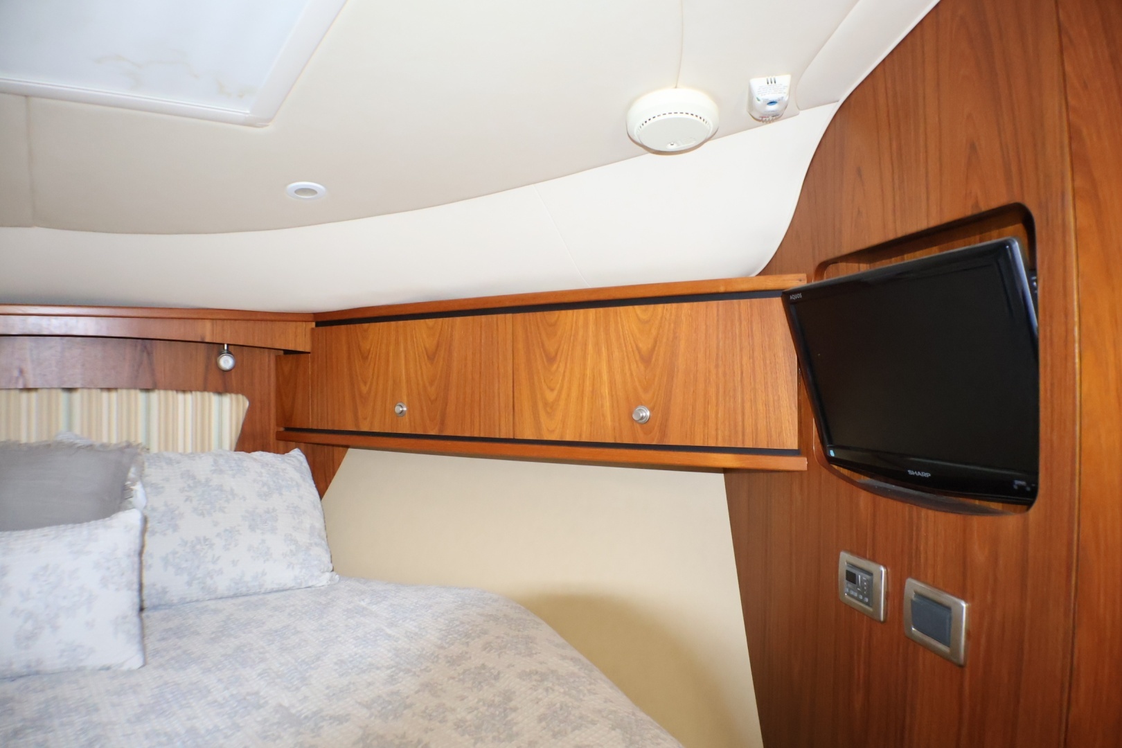 2009 Tiara Yachts 3500 Sovran - Image 26