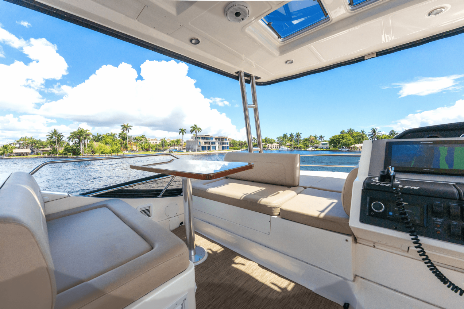 2017 Sea Ray 510 FLYBRIDGE - Image 42