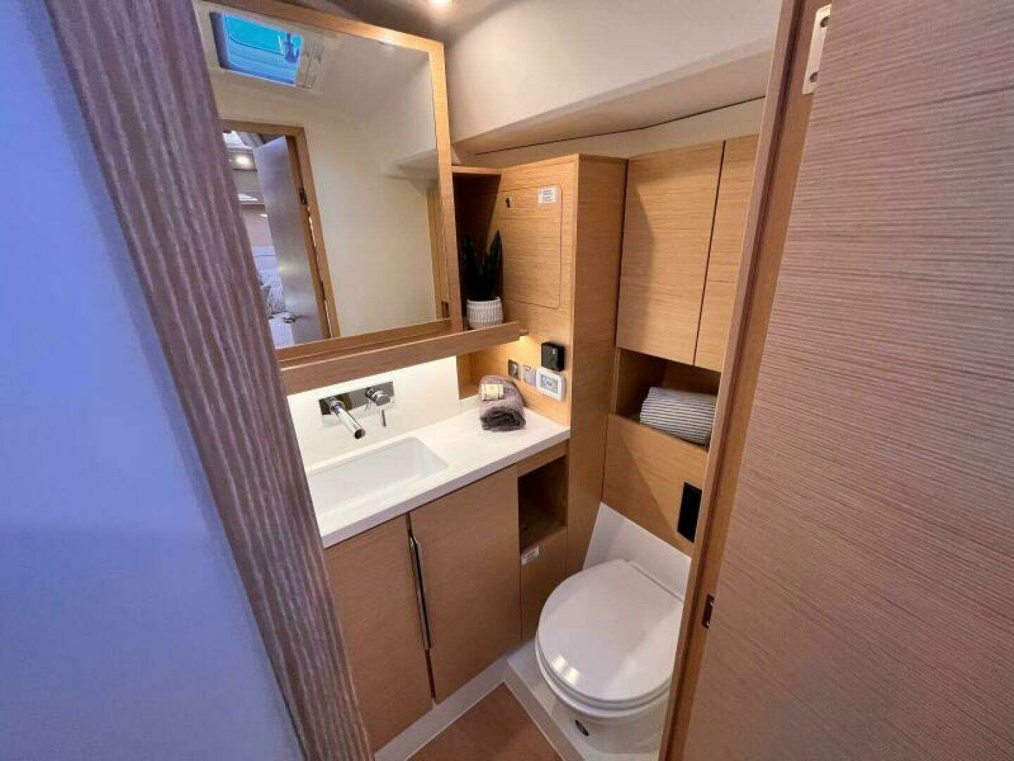 2023 Hanse 460 - Image 27