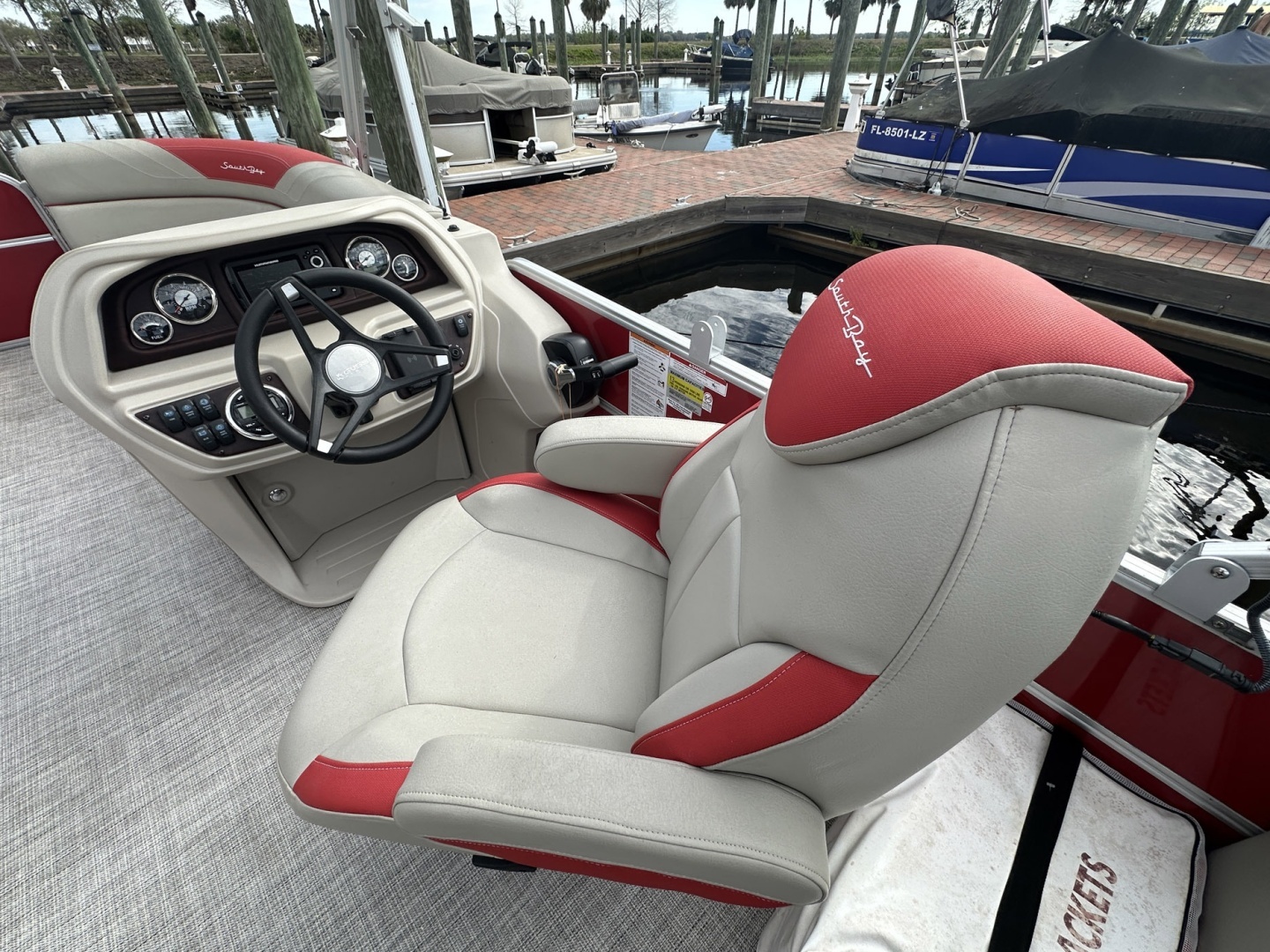 2022 South Bay LE Series Tri Hull - Image 12