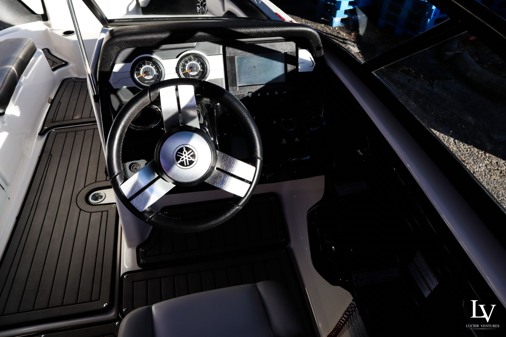 2018 Yamaha Boats 212X - 10