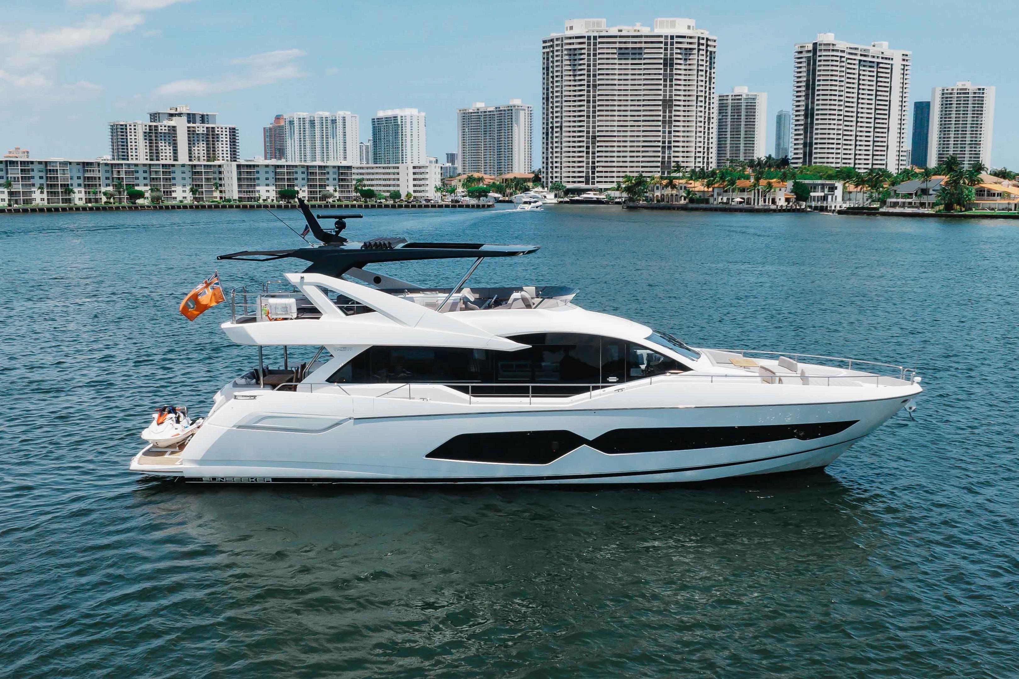 2022 Sunseeker 76 Yacht