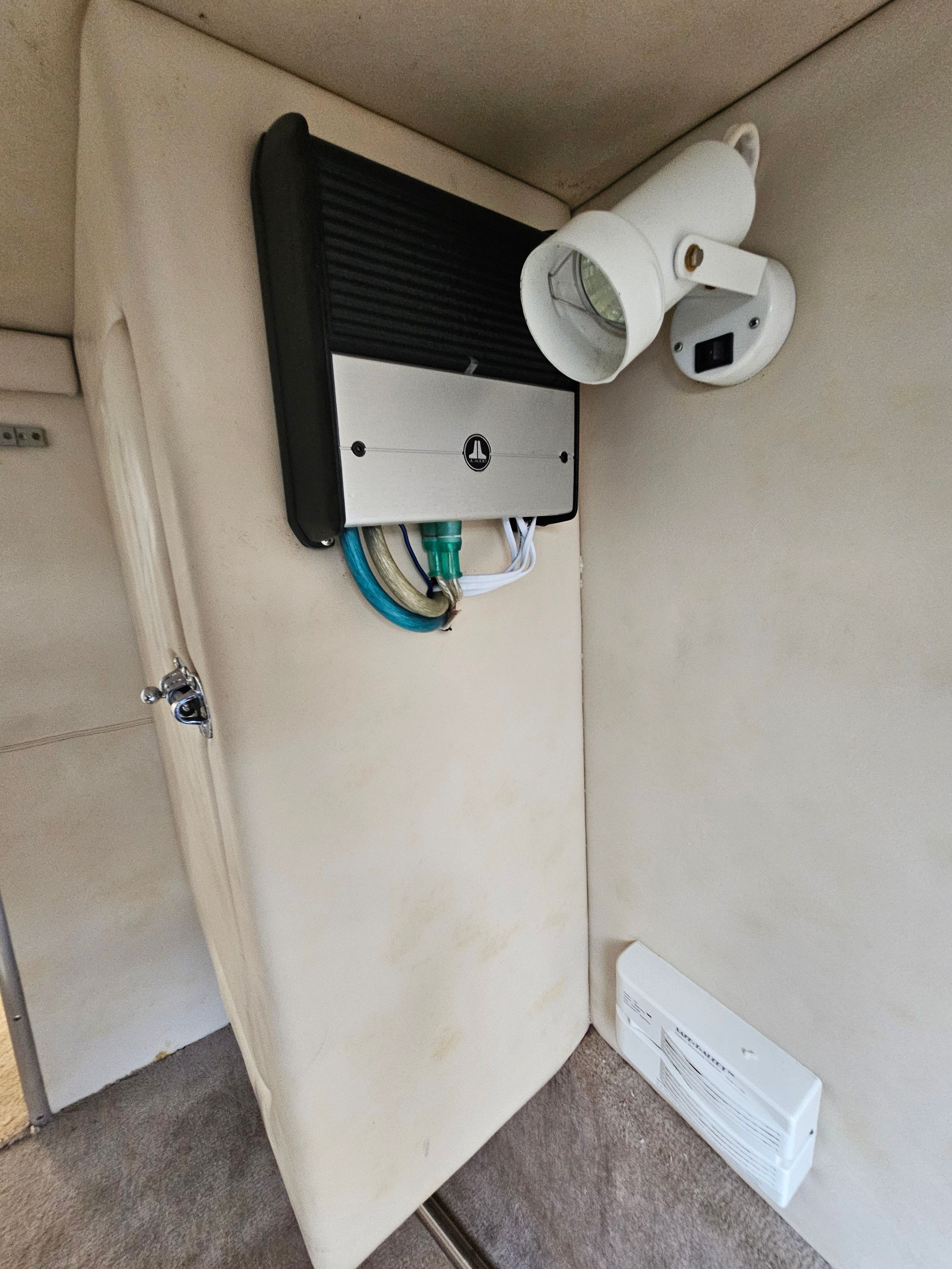 1995 Cruisers Yachts ARIA 3120 - 21