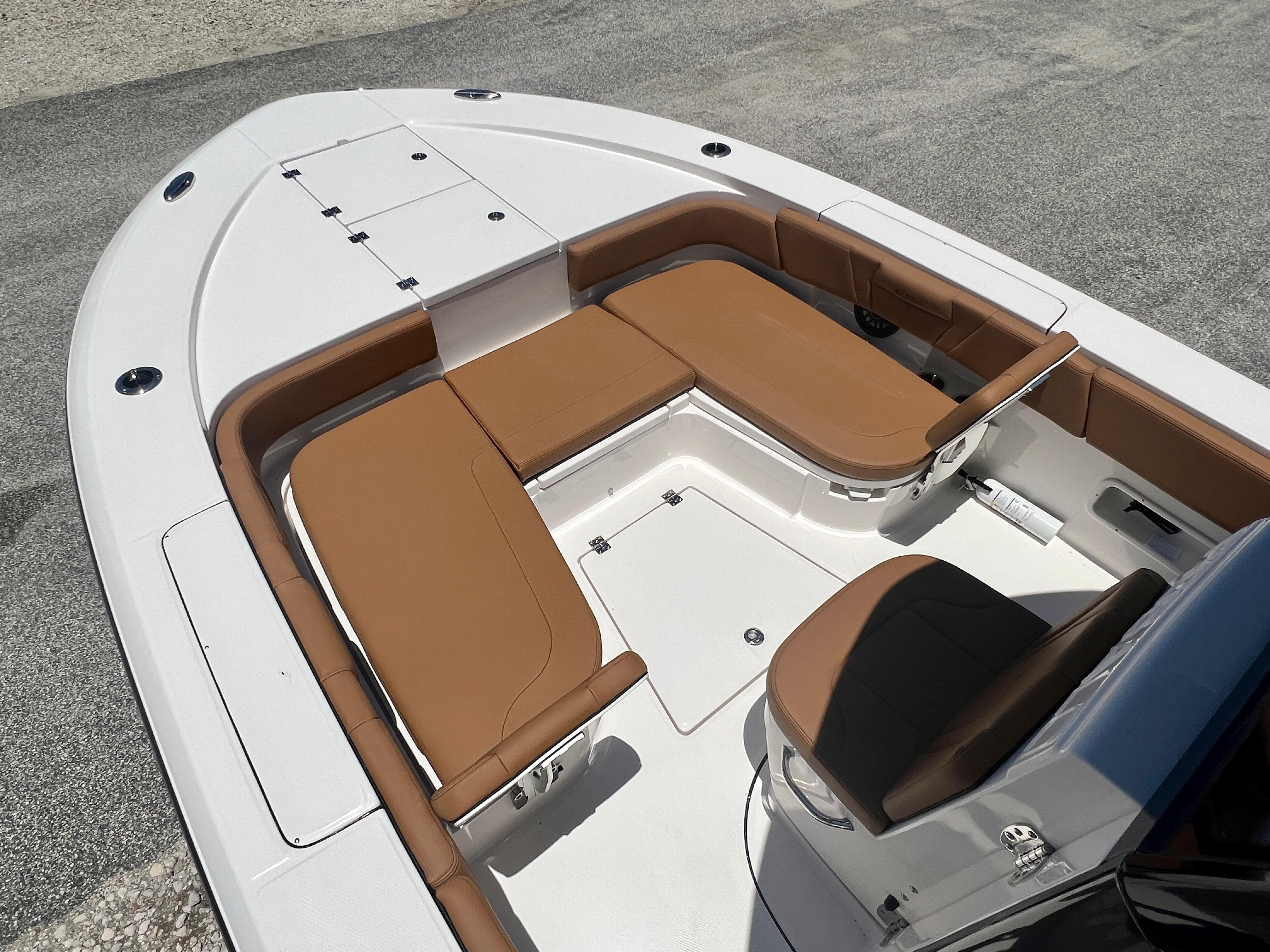 2025 Robalo 266 Cayman with brown seating and white deck.