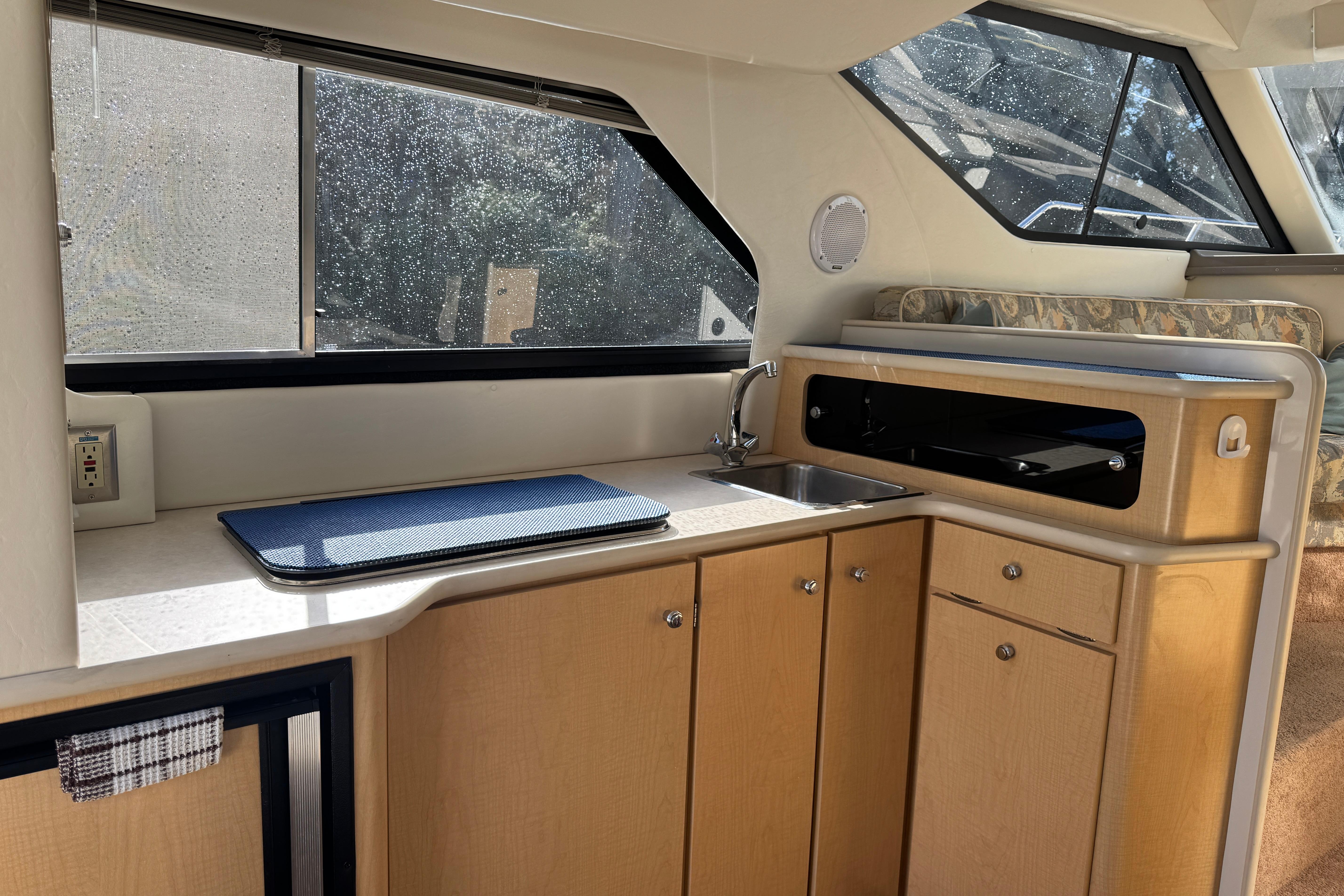 Interior of 2000 Bayliner 3258 Ciera Command Bridge DX with kitchenette and seating area.