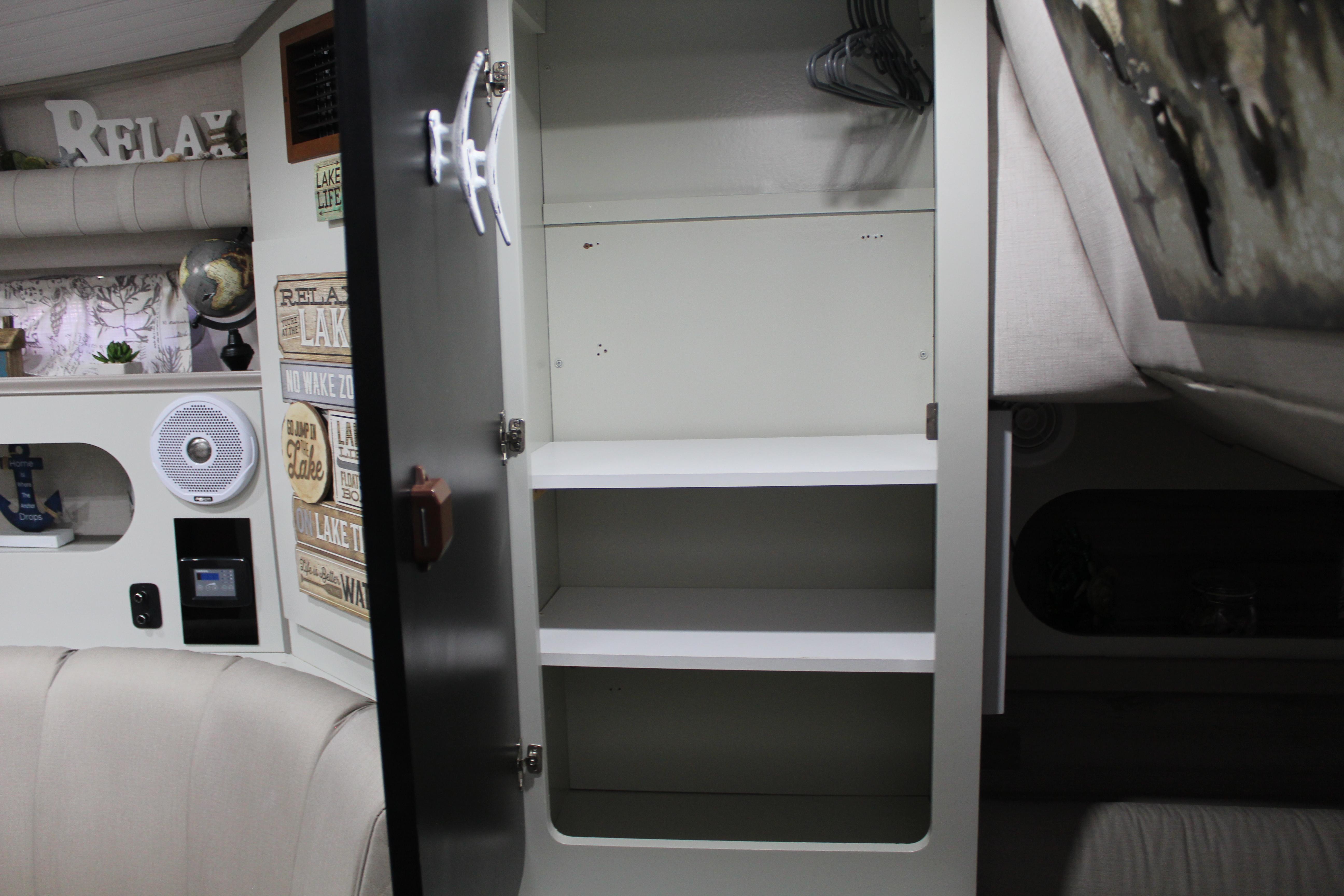 1999 Cruisers Yachts 3075 Rogue - 35