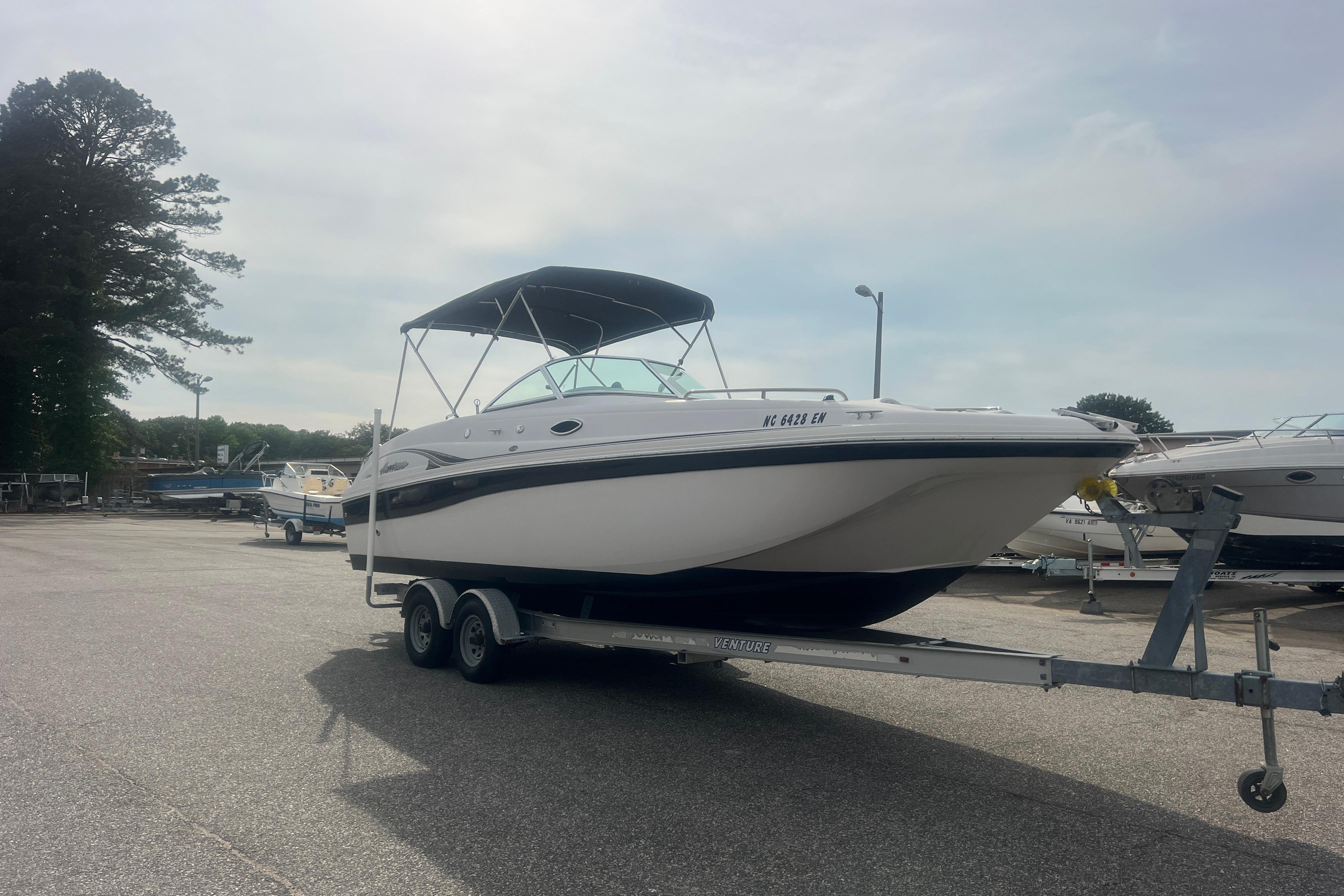 2002 Hurricane SunDeck 260 OB