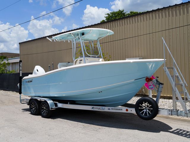 2027 Bulls Bay 230 Center Console - 34