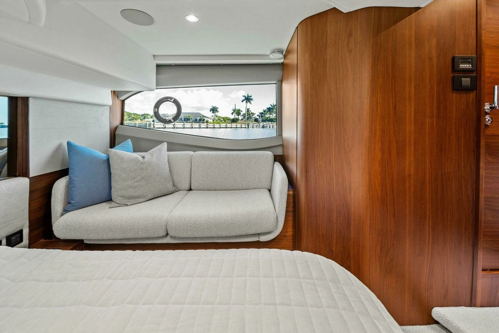 2023 Princess F50 - Image 35