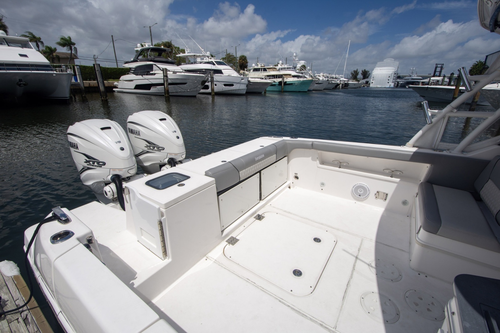 2019 Everglades 340 Dual Console - Image 39
