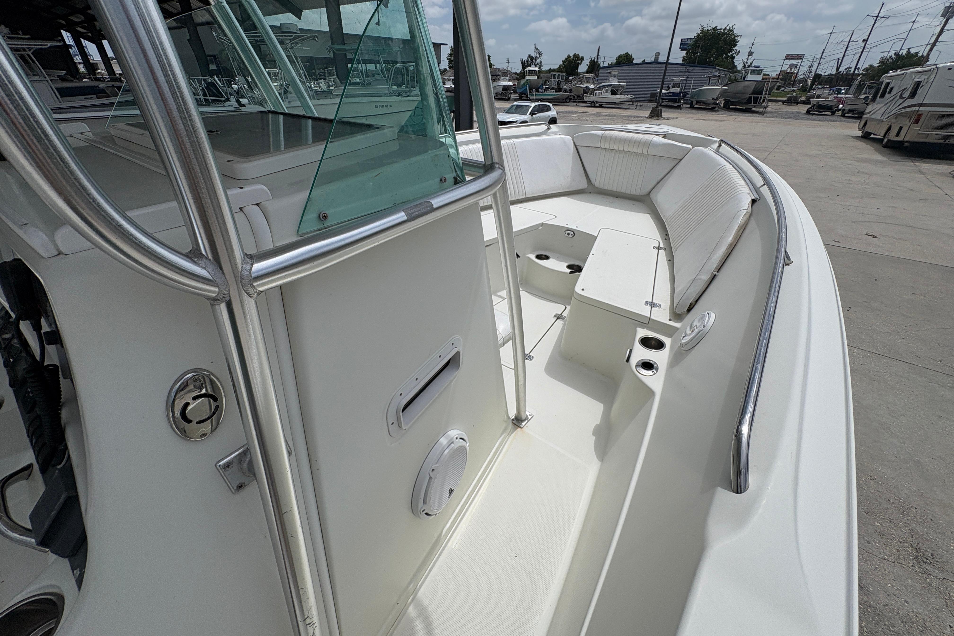 2006 Sail Faish 2360 boat with spacious seating and sleek design.