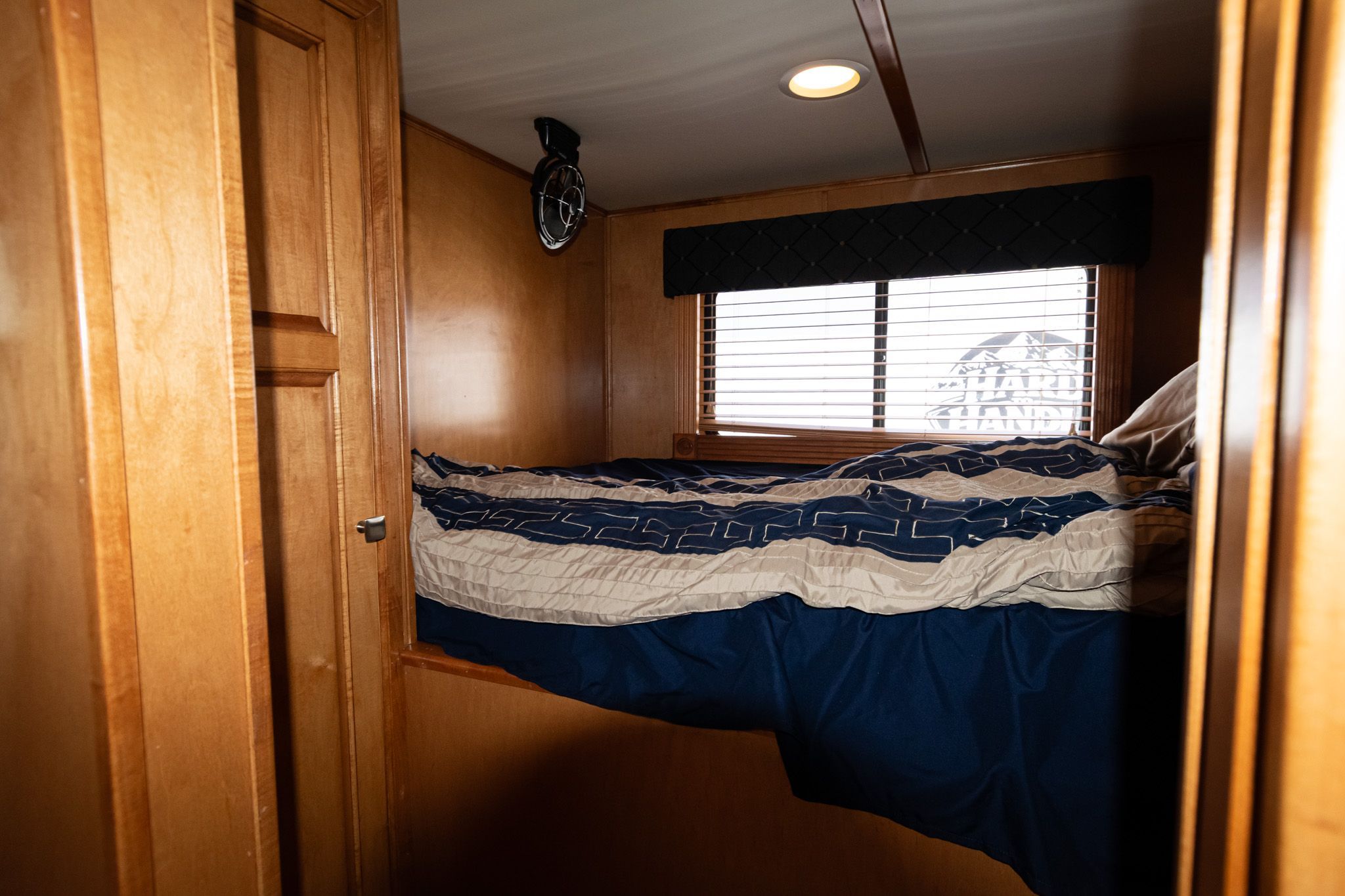 Bedroom in Lakeview 16x70 houseboat, year 2003.