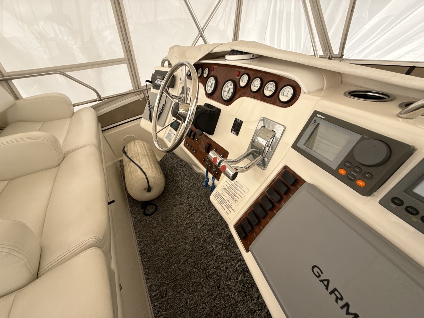 1999 Silverton 422 - Image 2
