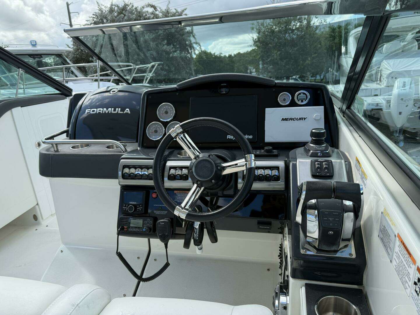 2021 Formula 350 Crossover Bowrider OB - Image 20