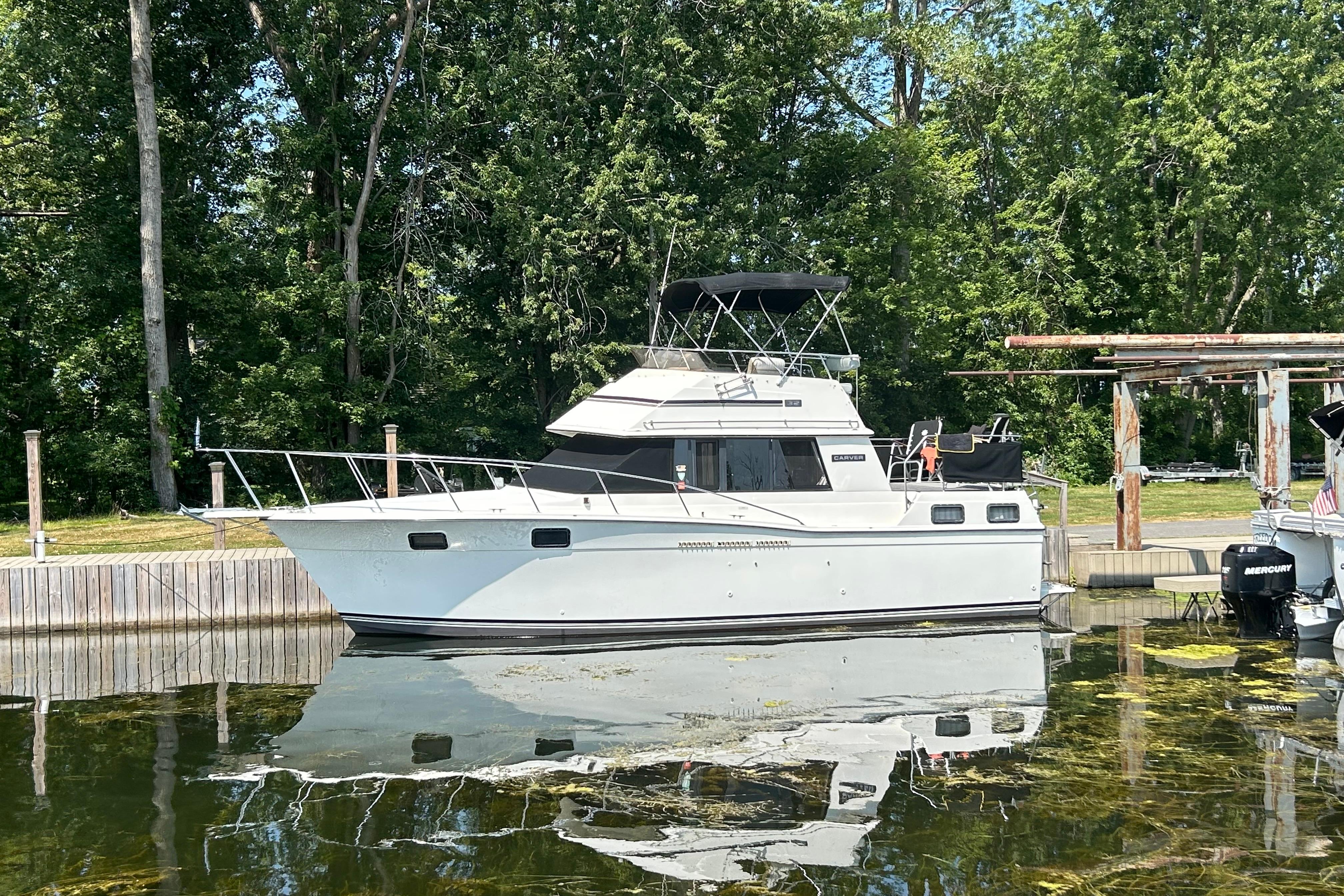 1985 Carver 3207 Aft Cabin Motor Yacht