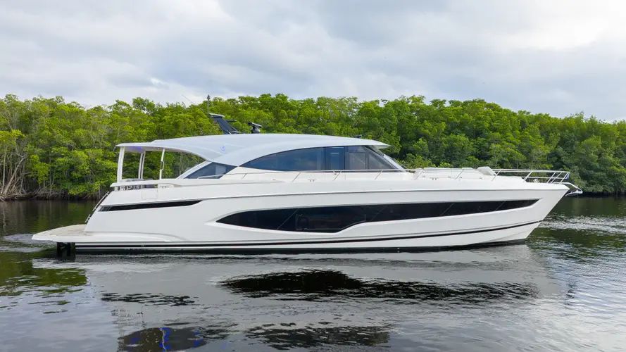 2026 Riviera 6800 Sport Yacht