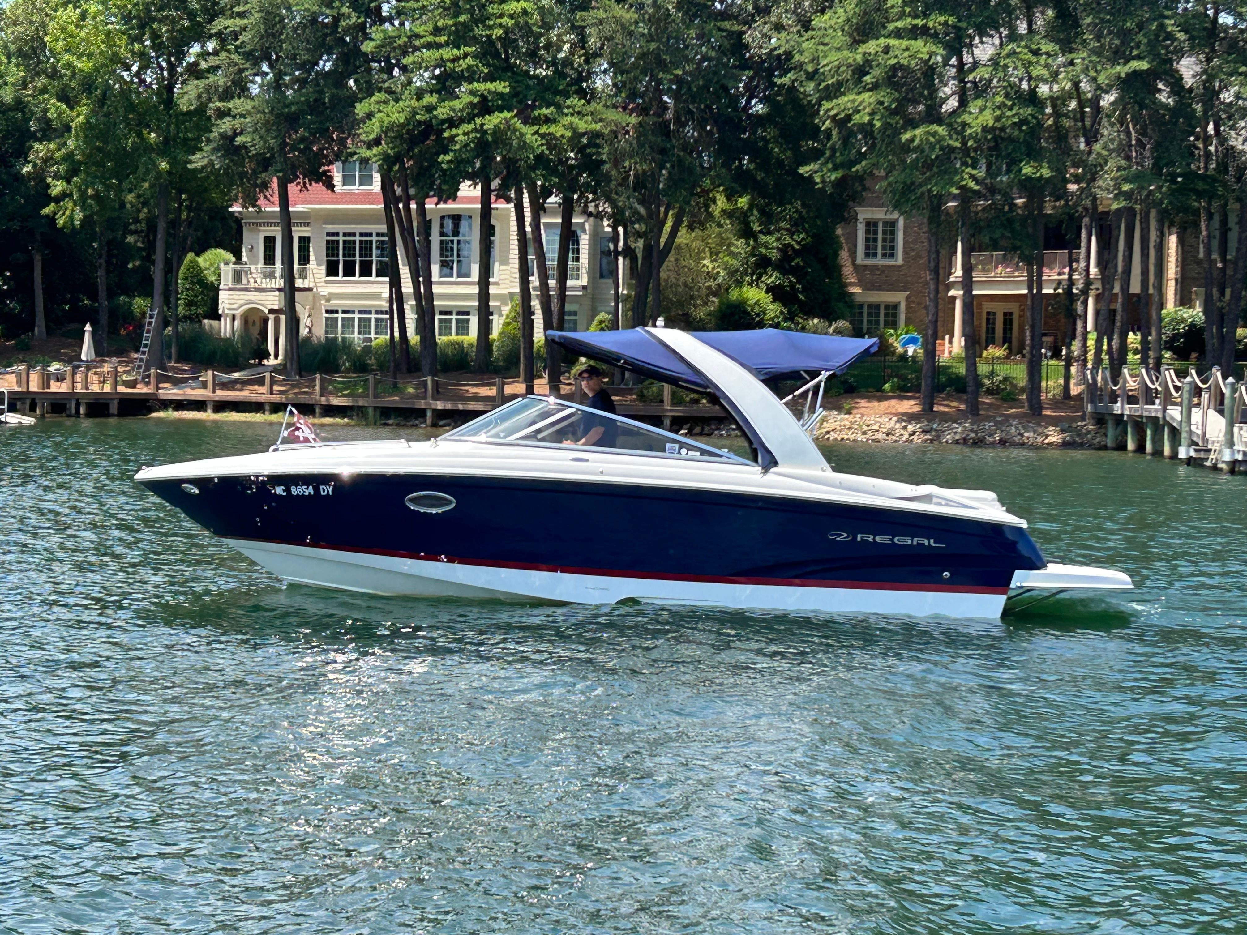 2012 Regal 2750 Cuddy