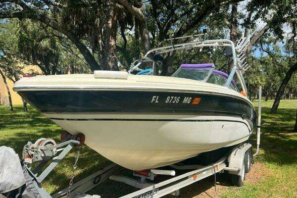 2003 Sea Ray 220 Bow Rider