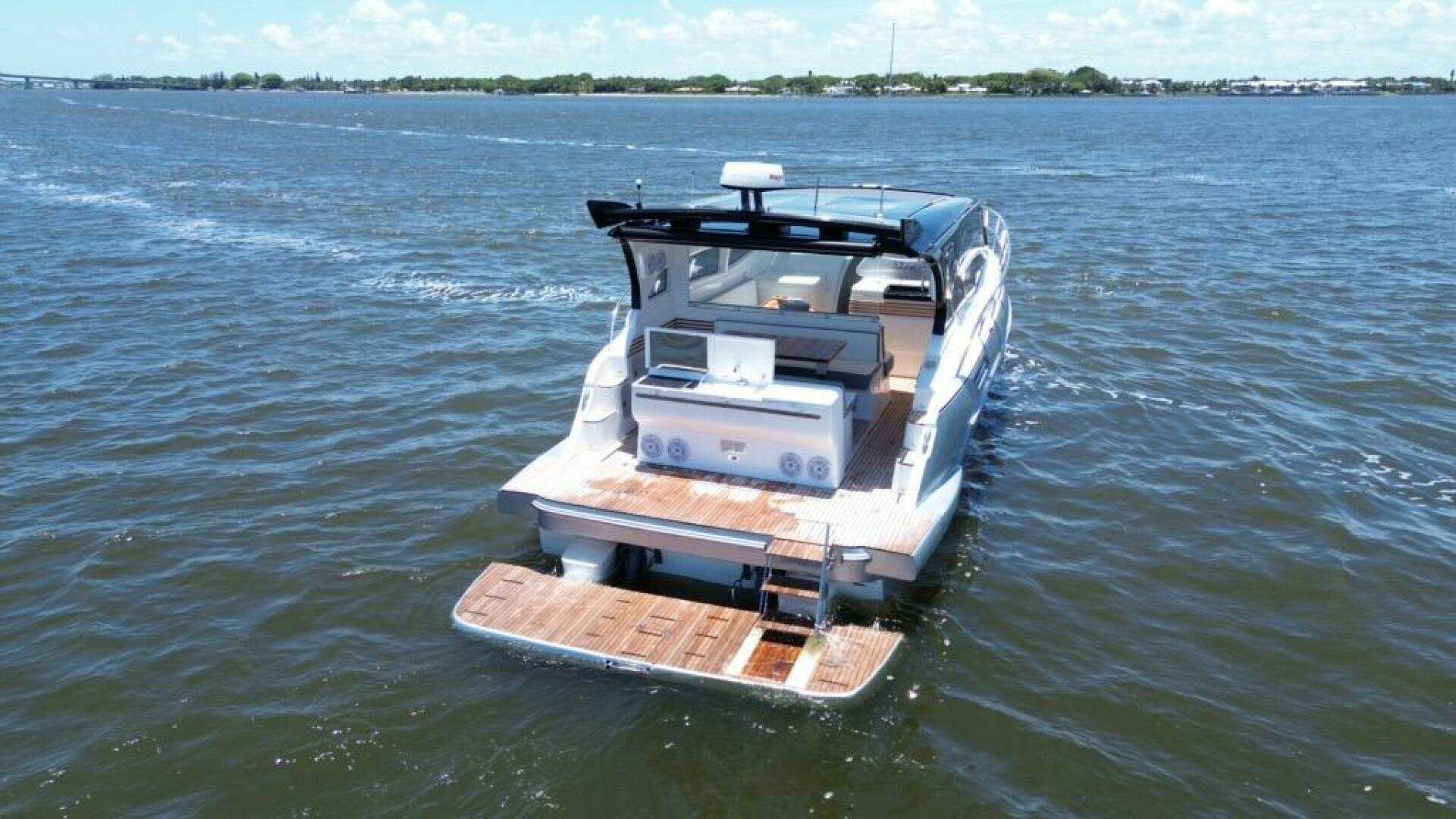 2025 Real 40 HT Luxury - Image 17