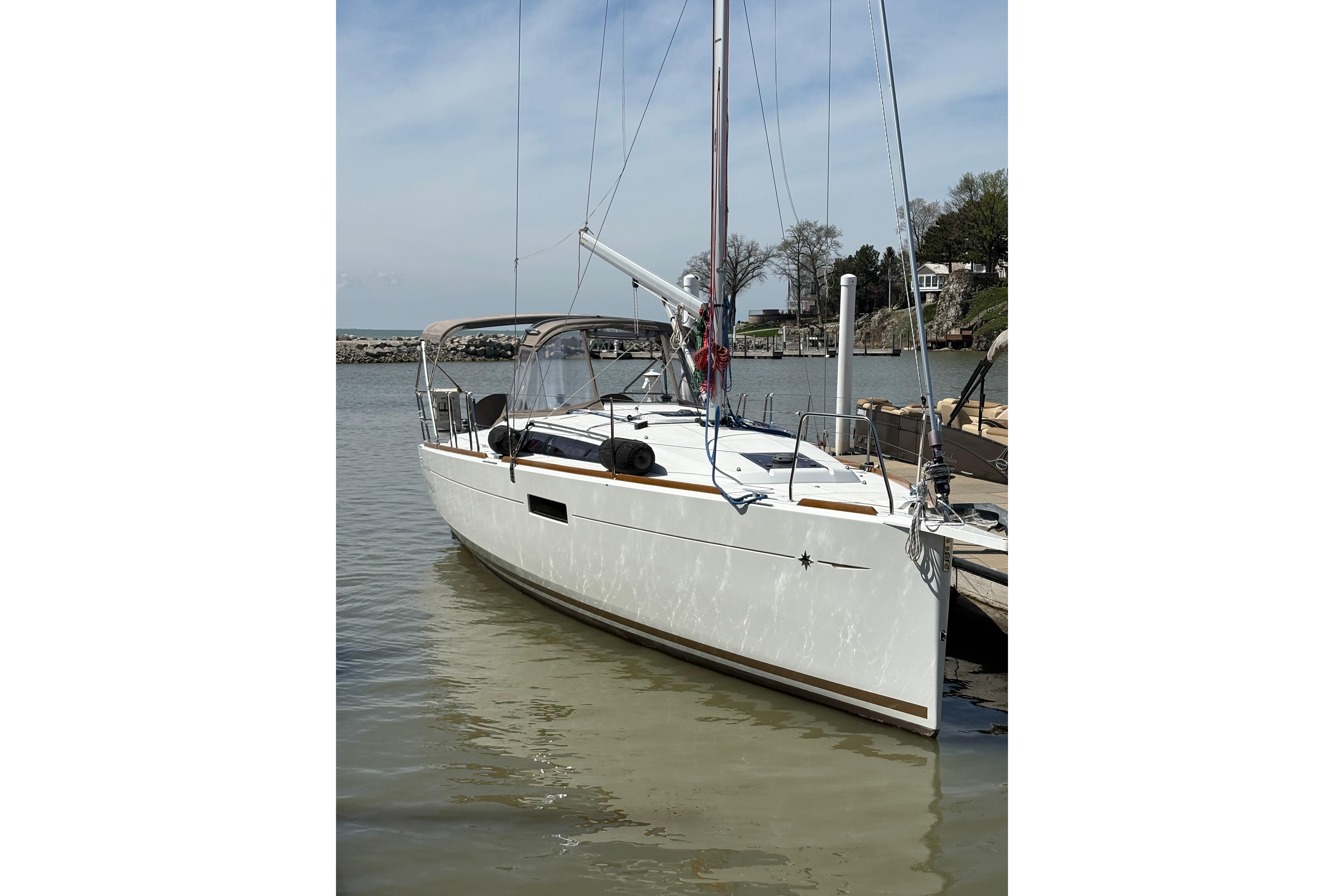 2017 Jeanneau Sun Odyssey 349