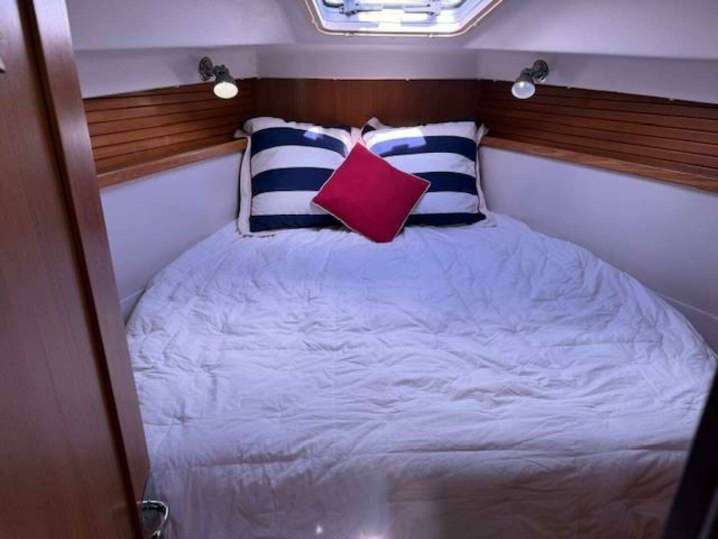 2012 Catalina 355 - Image 45
