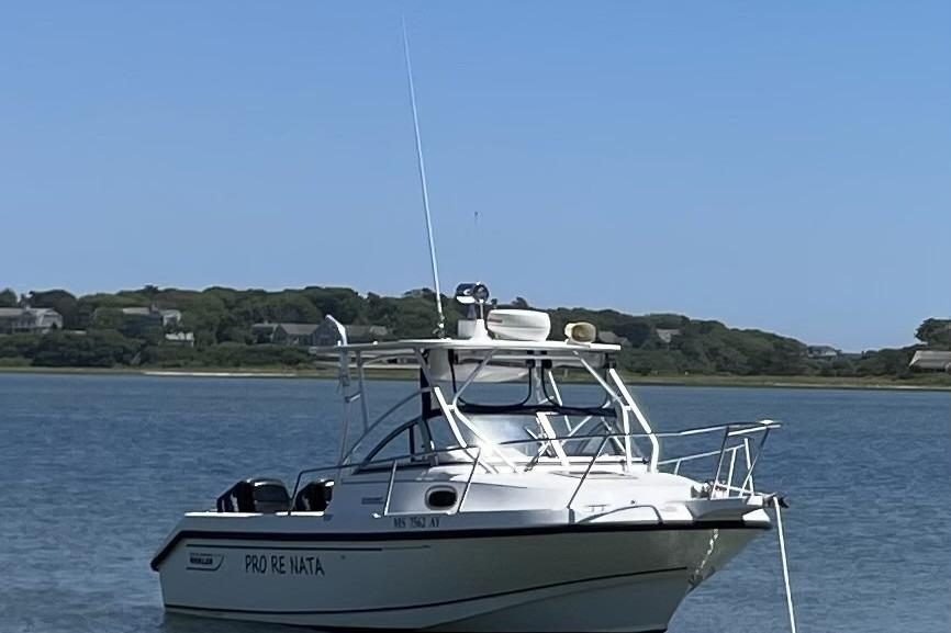 2000 Boston Whaler 235 Conquest