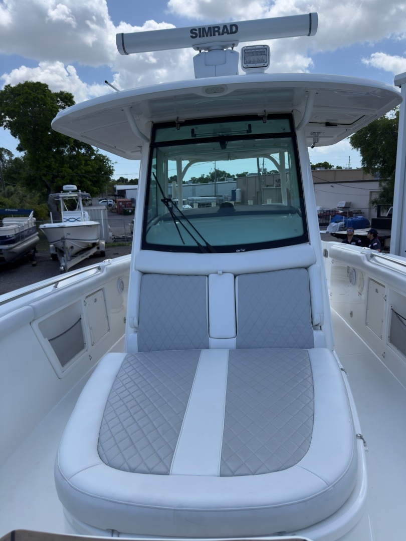 2016 Boston Whaler 350 Outrage - Image 16