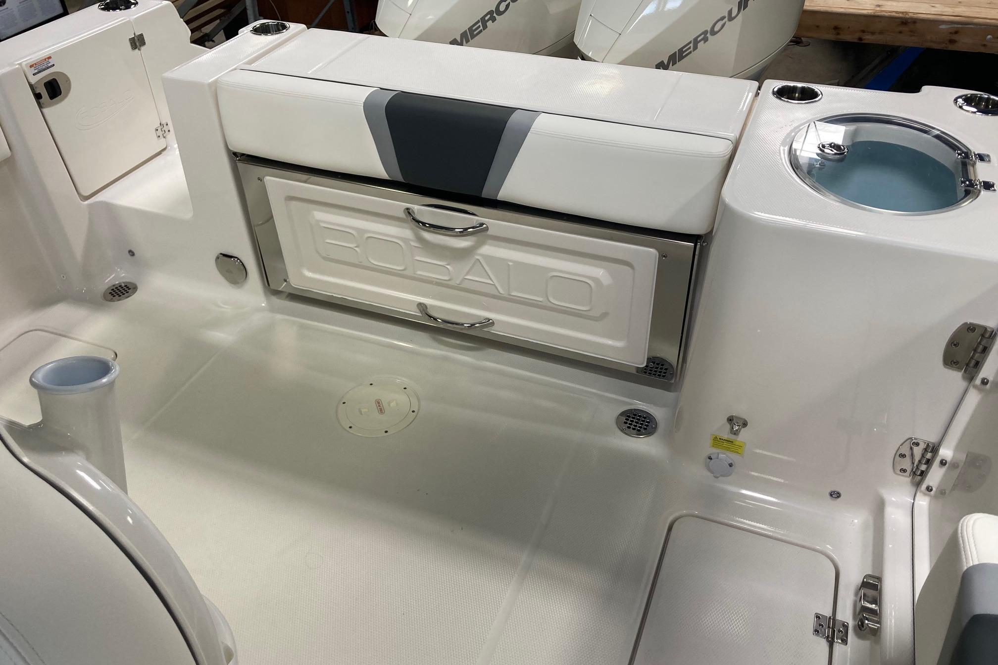 2024 Robalo R250 Center Console boat interior with storage and seating features.