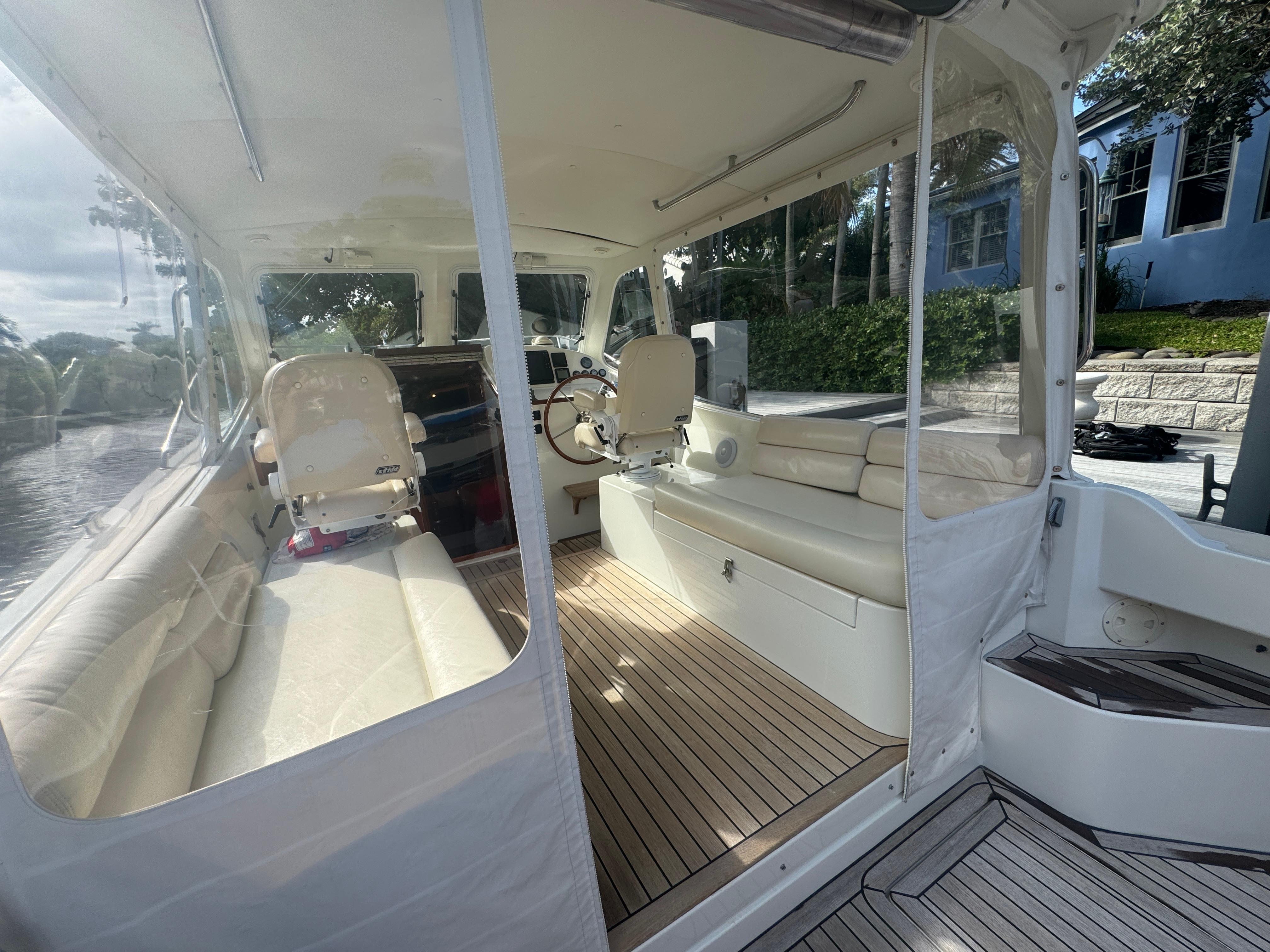 Roomy Pilothouse