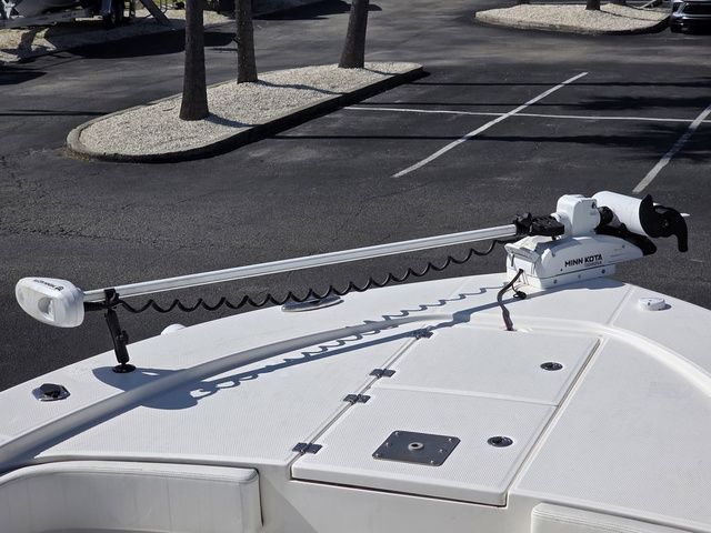 2023 Robalo 246 Cayman - 8