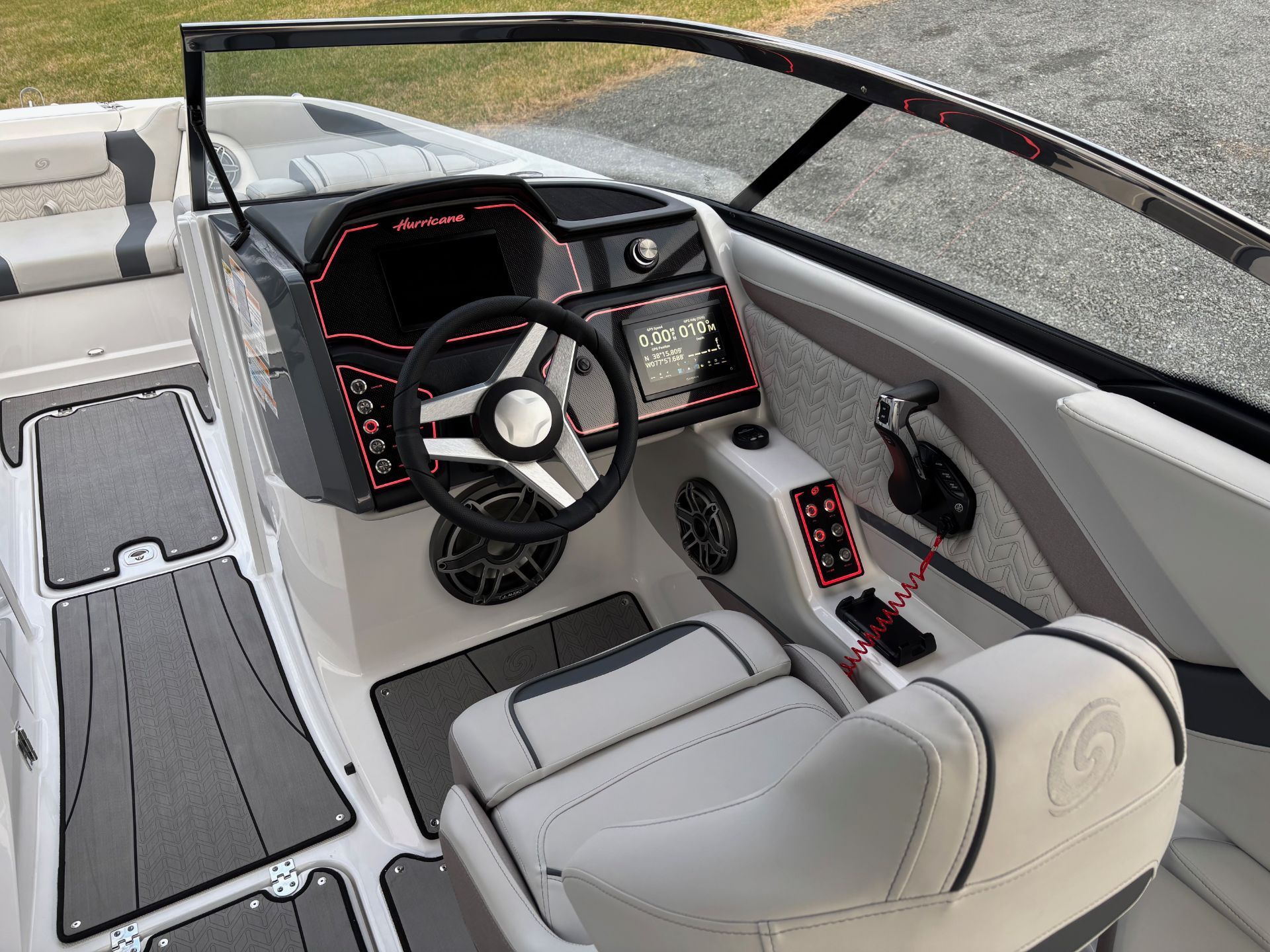 2025 Hurricane SunDeck 2600 OB - 8