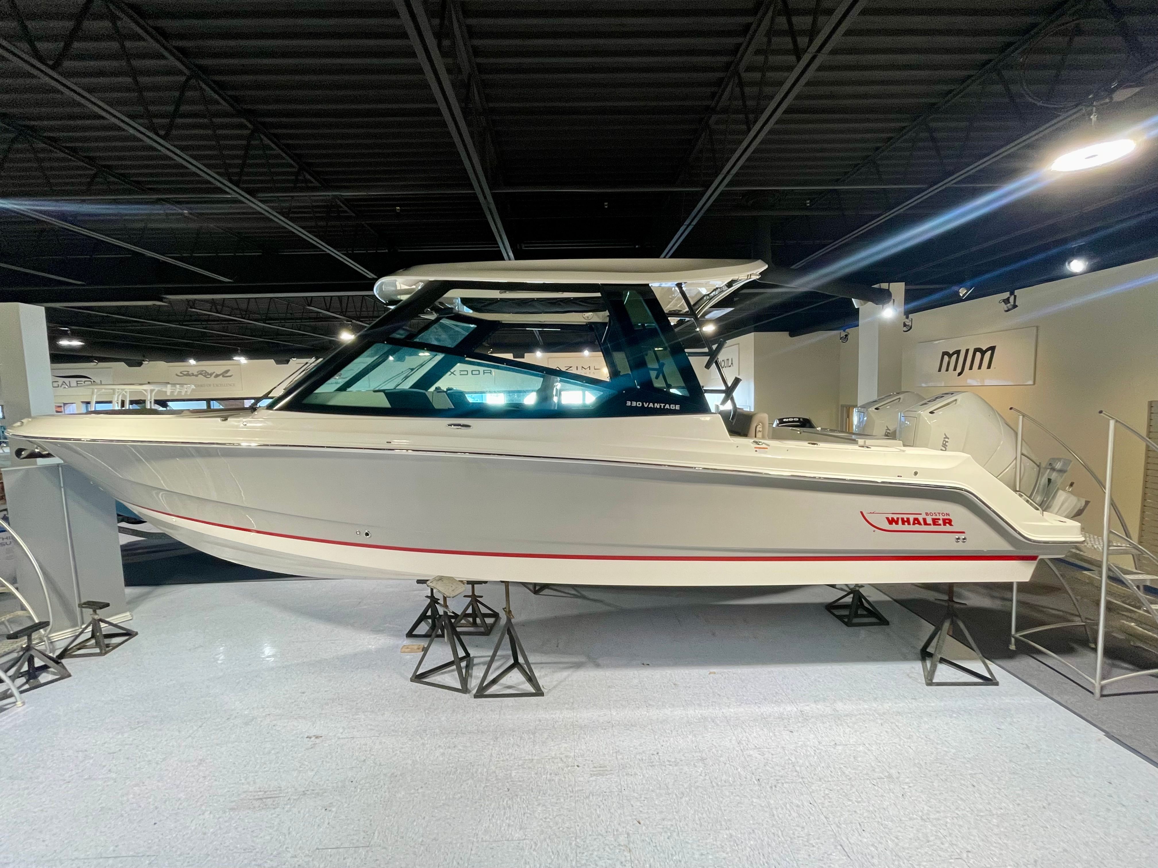 2026 Boston Whaler 330 Vantage