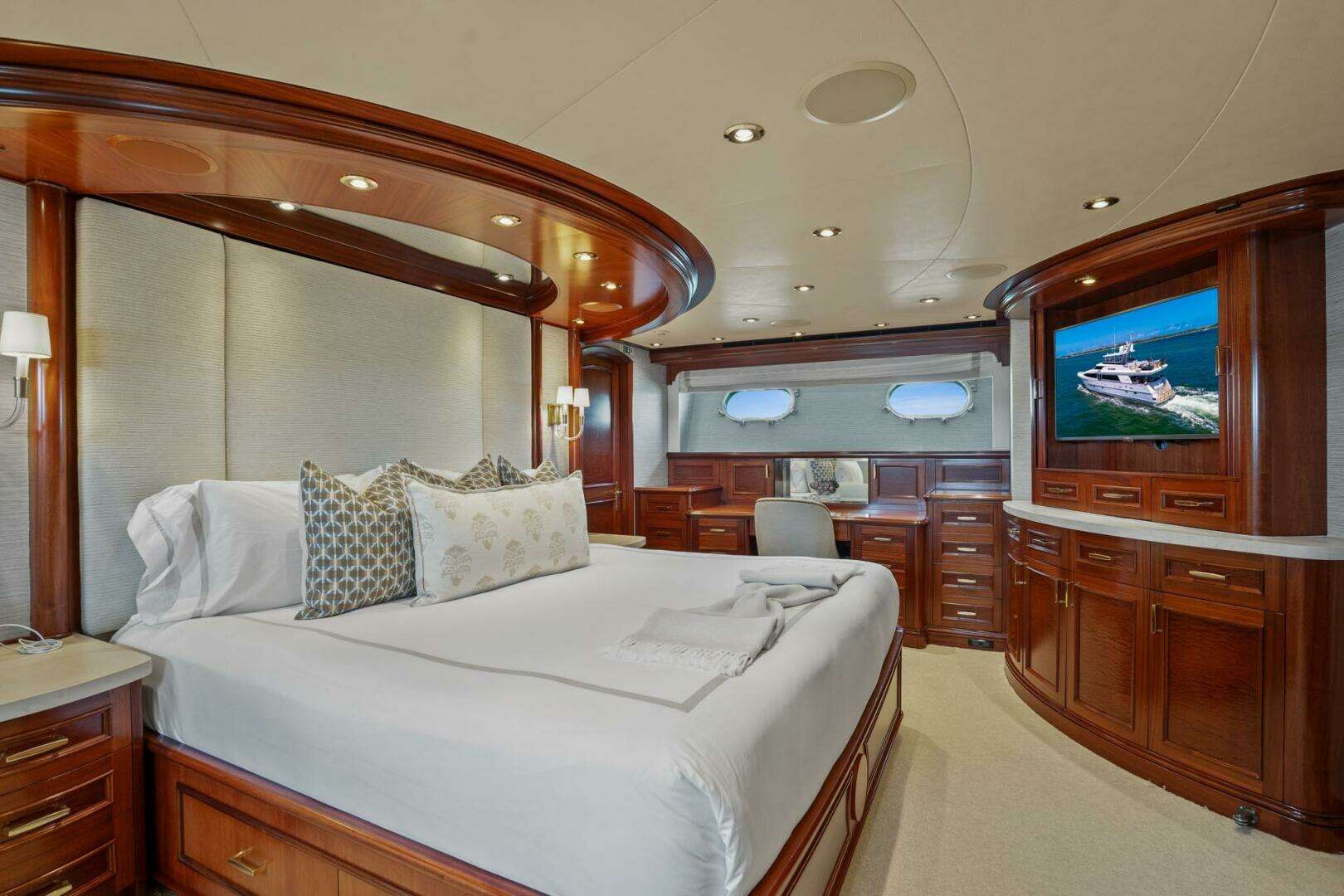 2004 Crescent Raised Pilothouse - Image 18