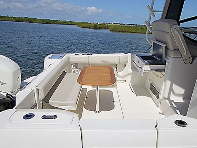 2026 Boston Whaler 325 Conquest - 8