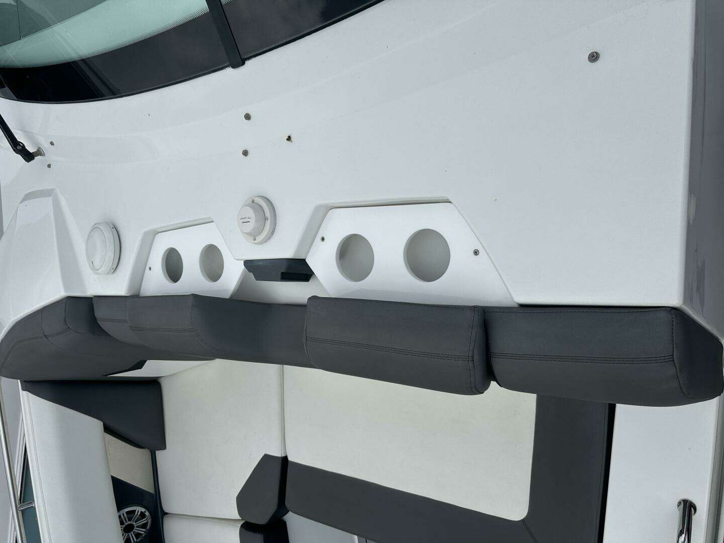 2019 Cruisers Yachts 338 Outboard - Image 11