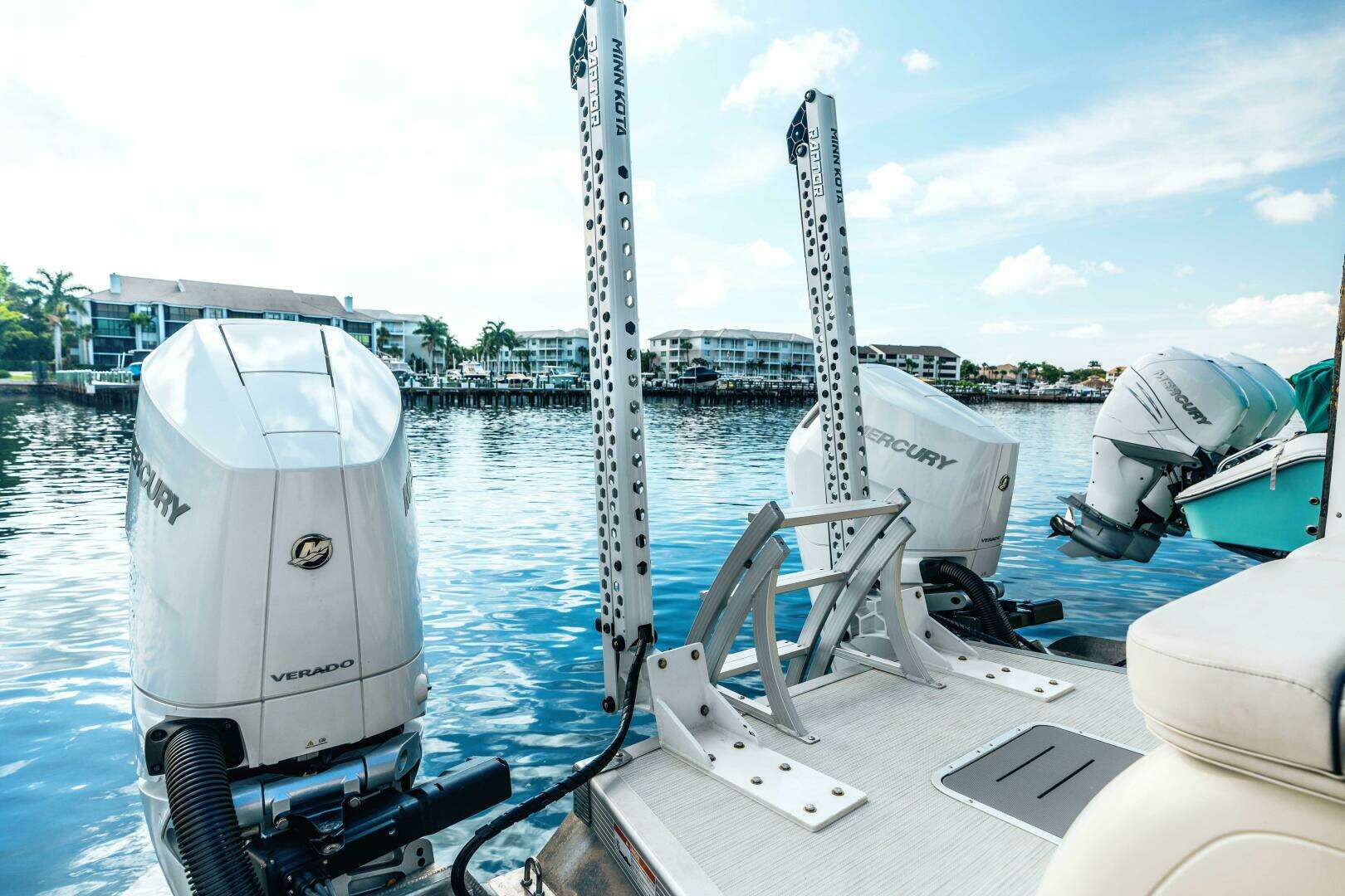 2024 Bennington QSBAX2 Swingback - Image 4