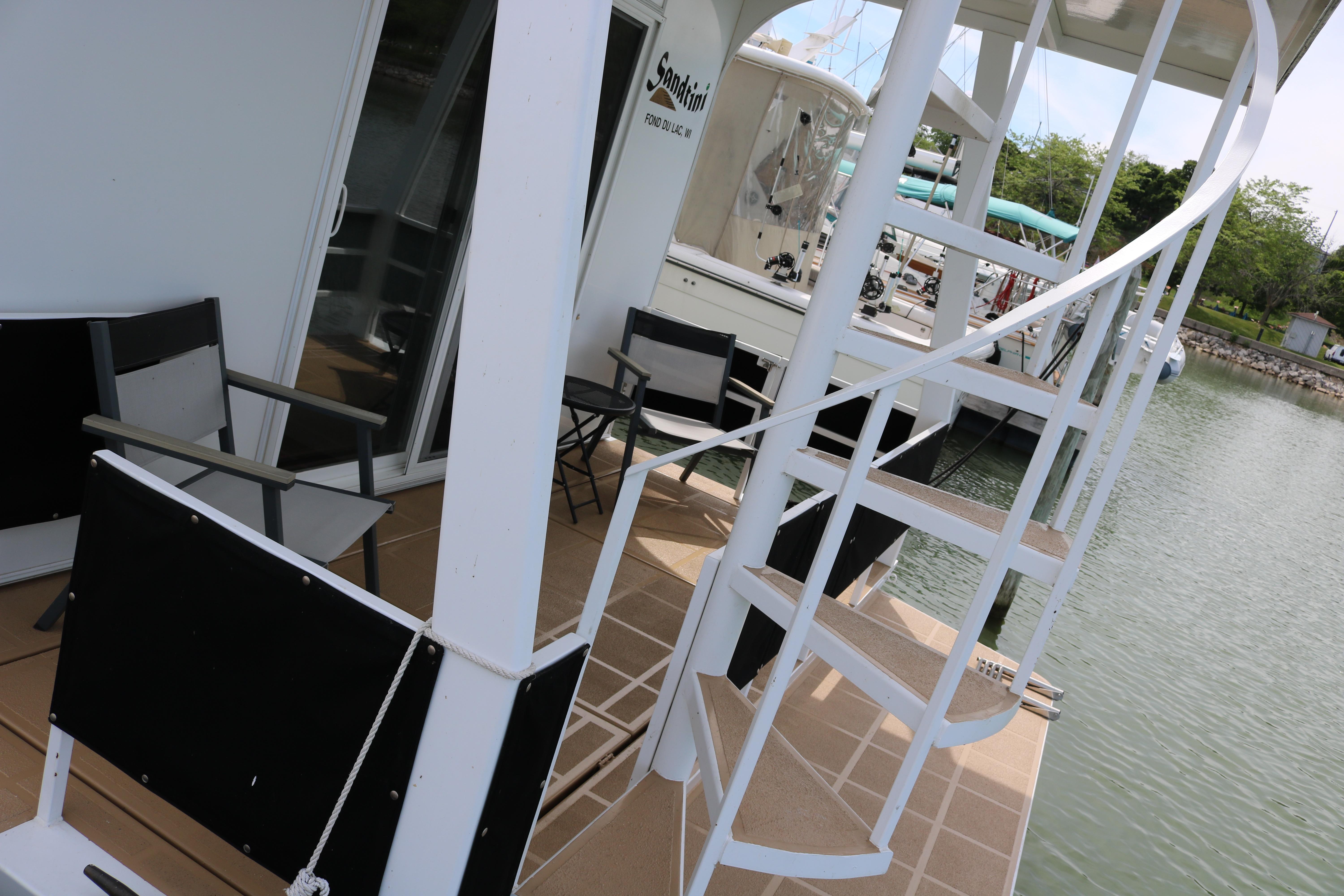 2010 Skipperliner 480 Flybridge with spiral staircase and outdoor seating on deck.