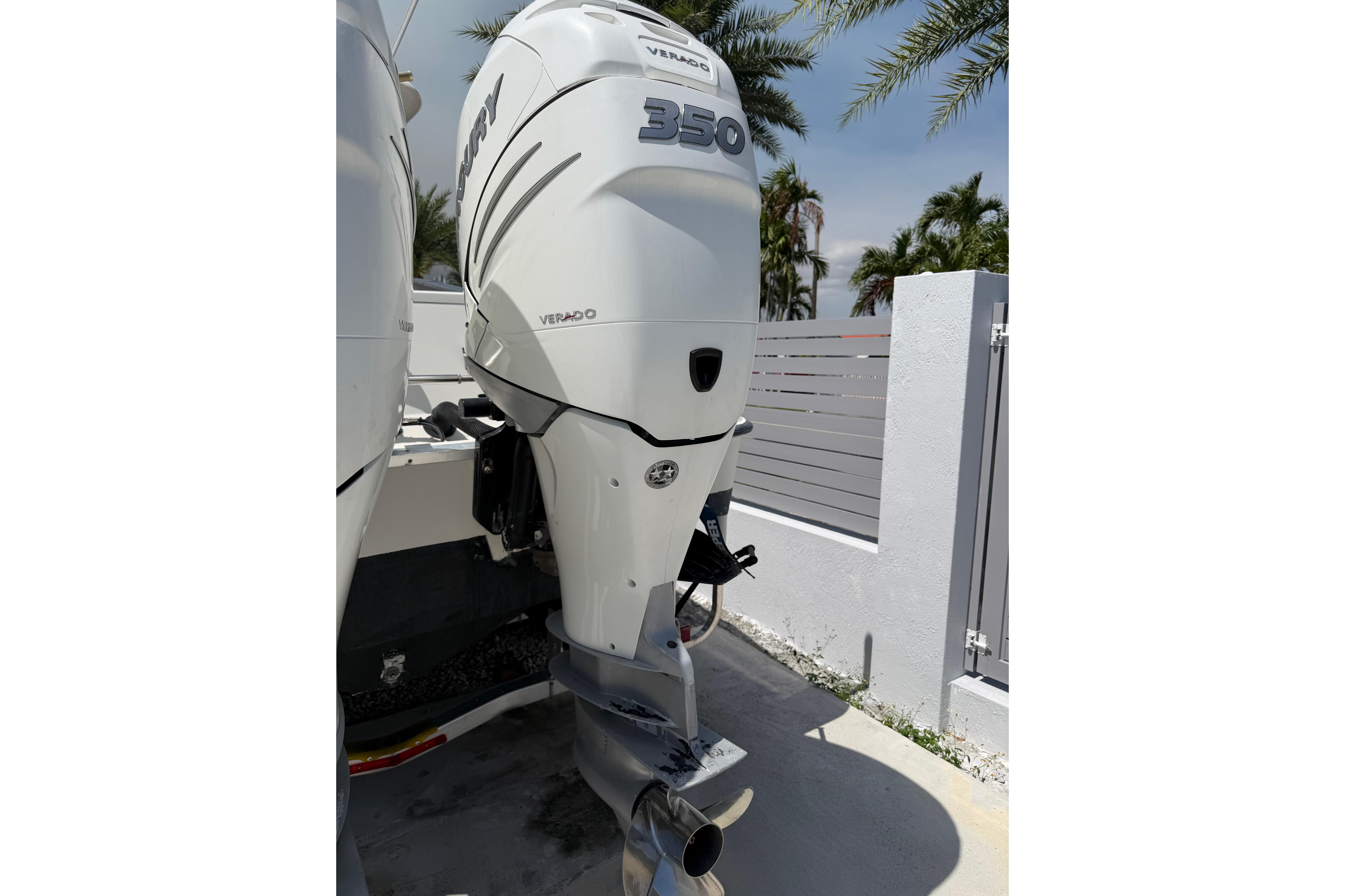 2008 Hydra-Sports Vector 2900 CC with Mercury Verado 350 outboard engine.