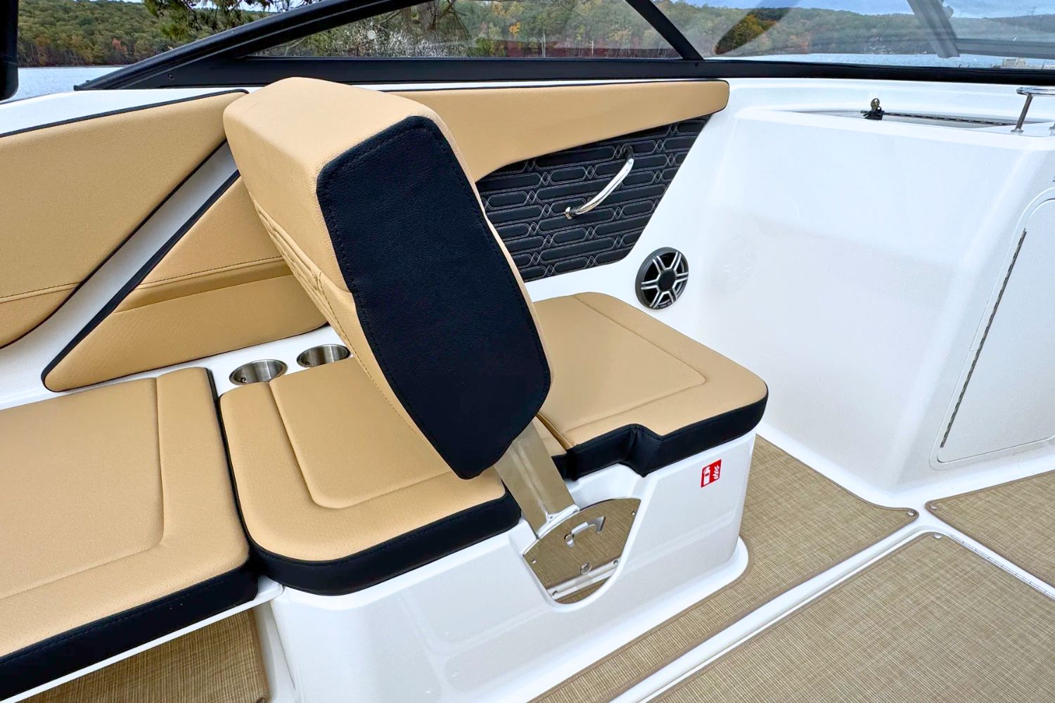 2026 Sea Ray SPX 210 - 16