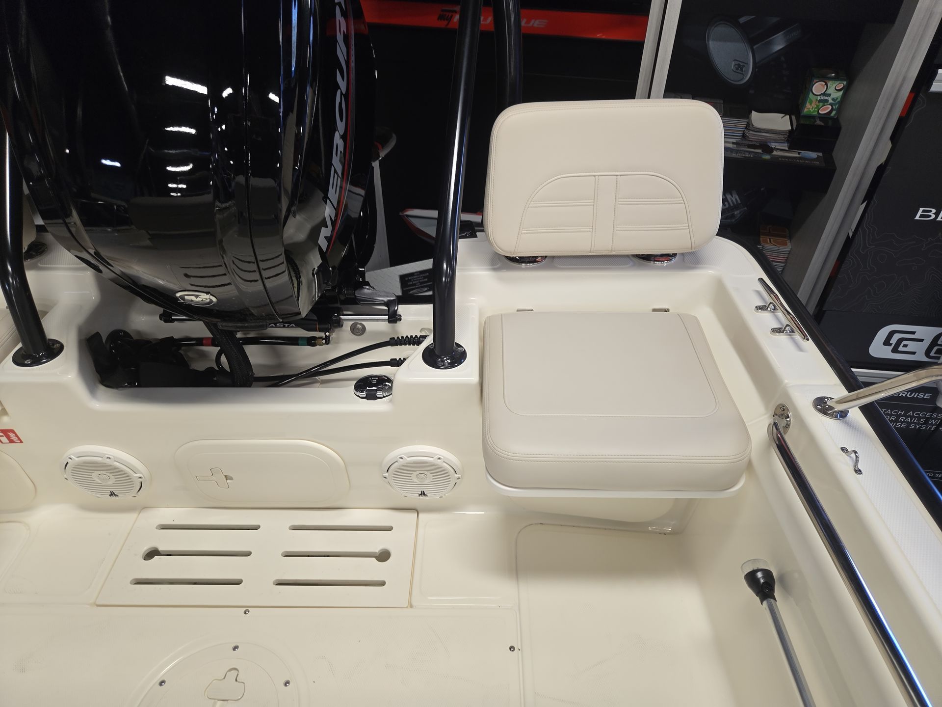 2026 Boston Whaler 170 Montauk - 5