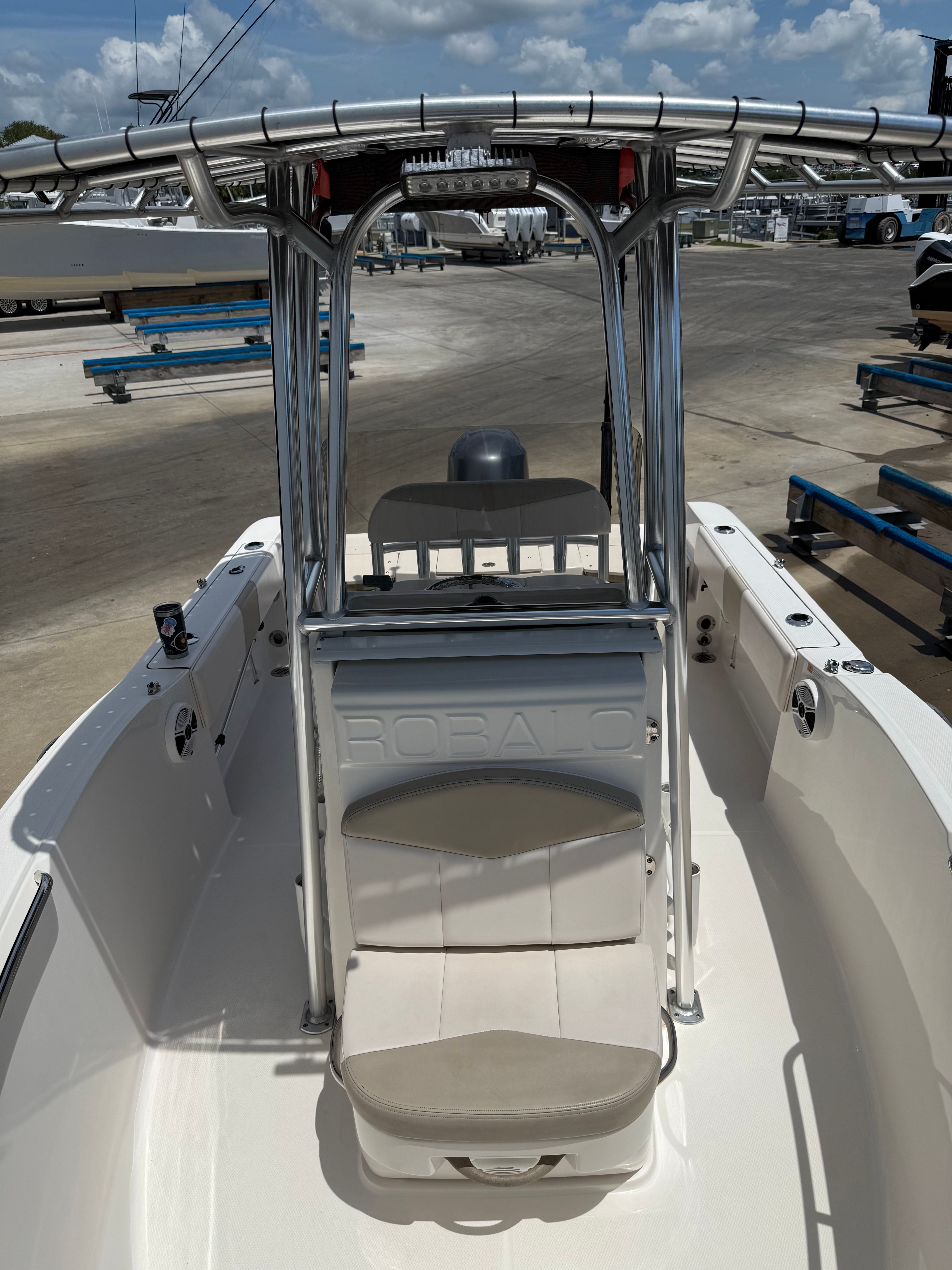 2017 Robalo R180 Center Console - 6