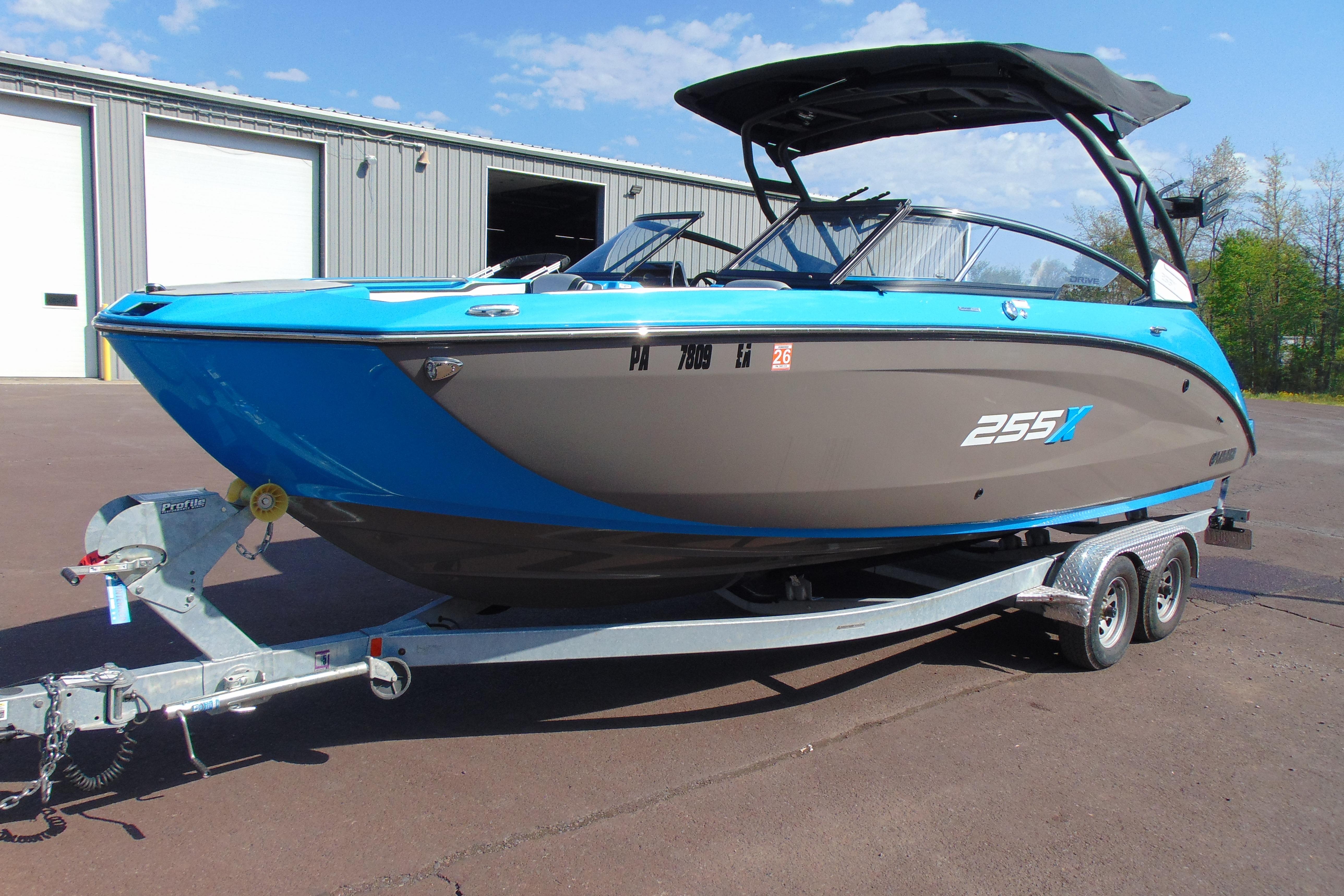 2022 Yamaha Boats 255XD on trailer, blue and gray design, parked outdoors.