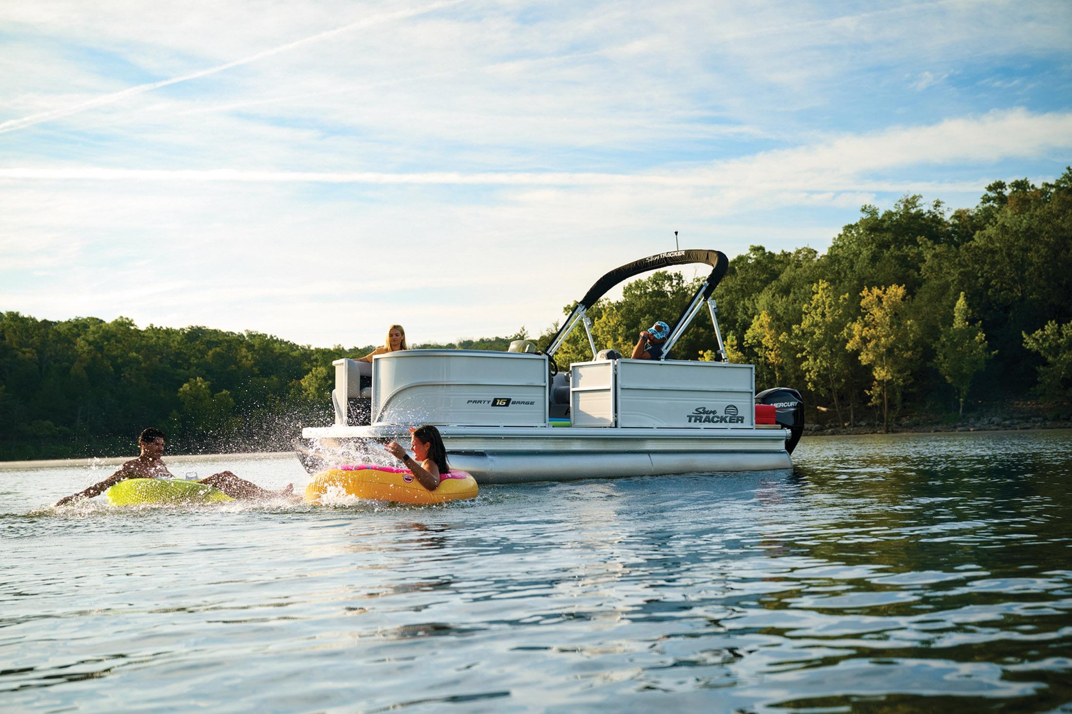 2026 Sun Tracker Party Barge 16 DLX - 12