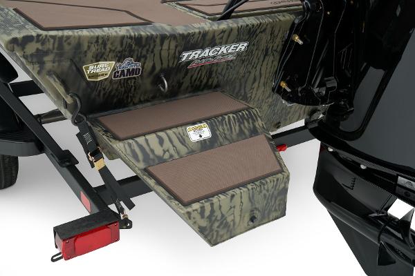 2026 Tracker Grizzly 1860 CC - 45
